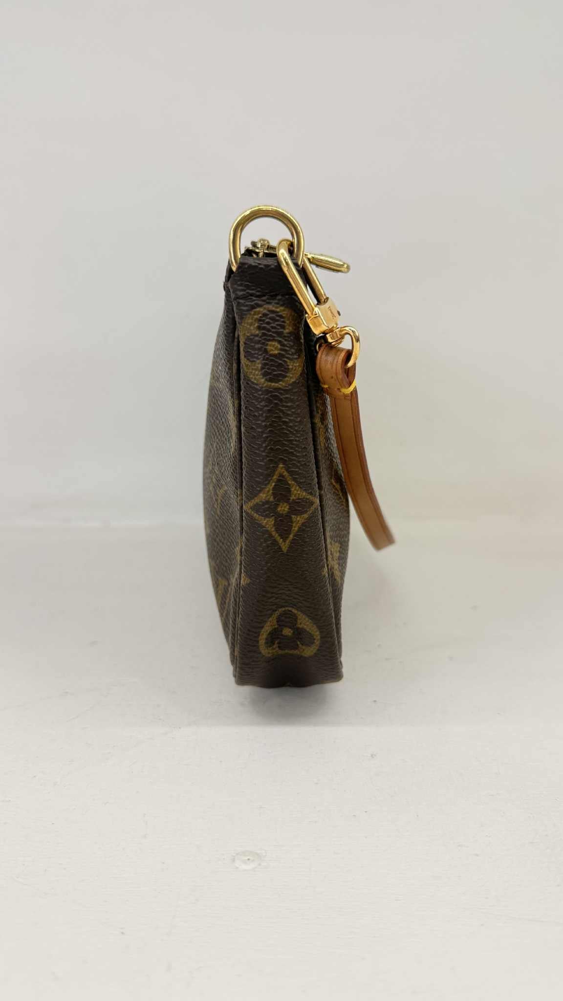 LOUIS VUITTON POCHETTE ACCESSOIRES