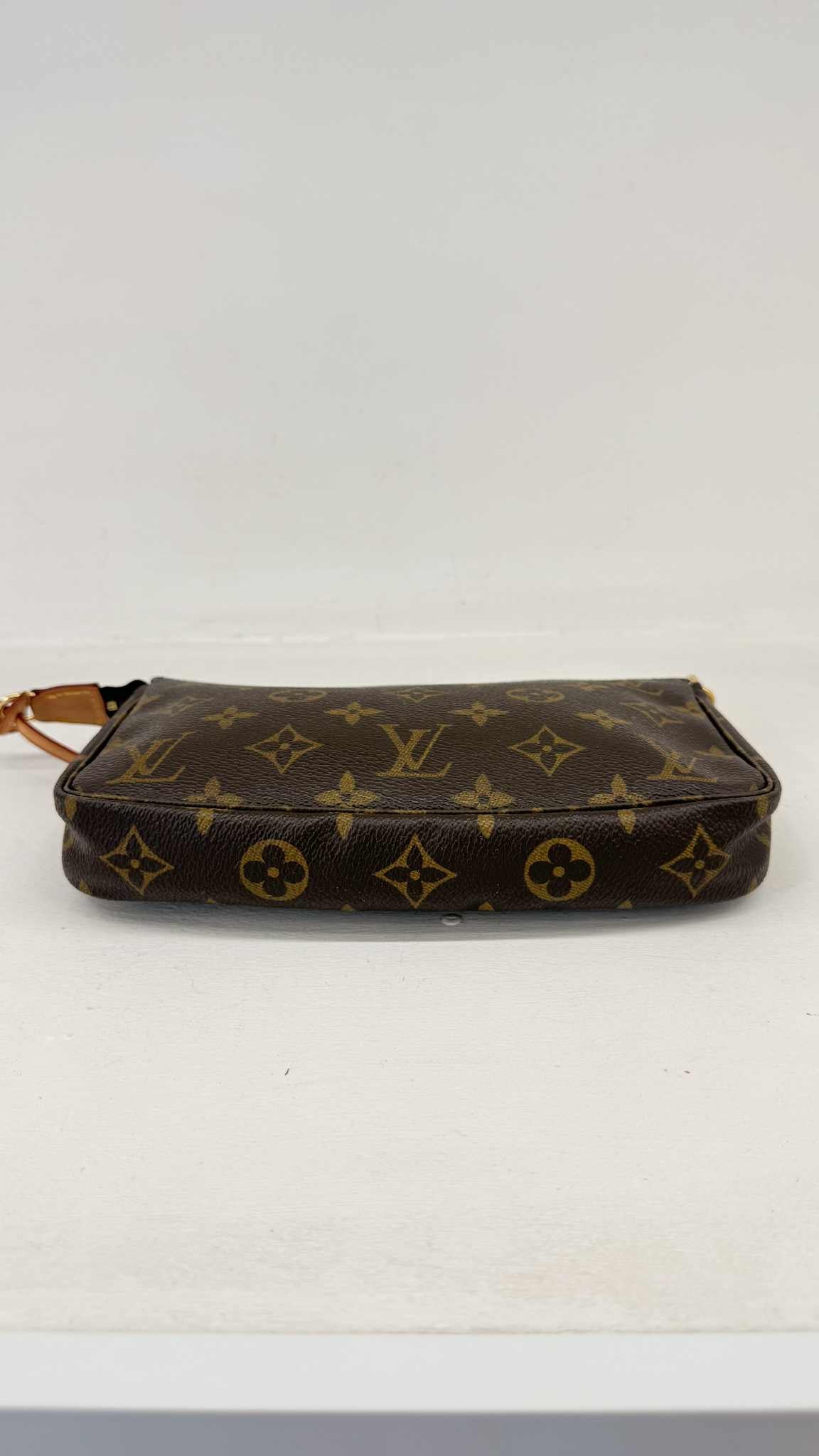 LOUIS VUITTON POCHETTE ACCESSOIRES