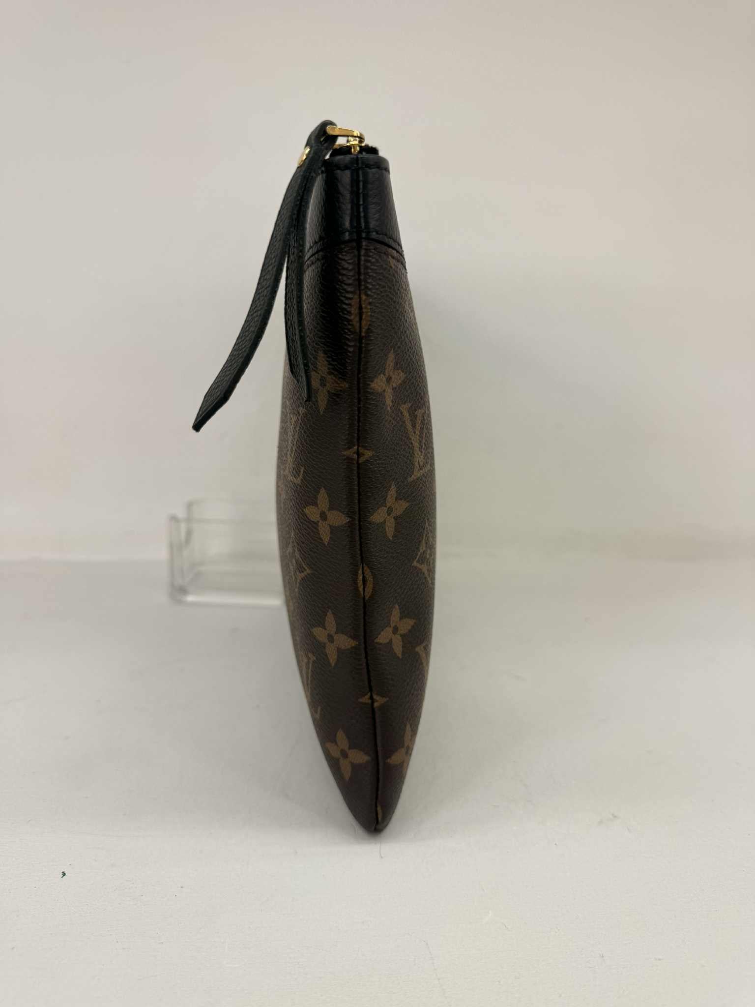 LOUIS VUITTON POCHETTE DAILY