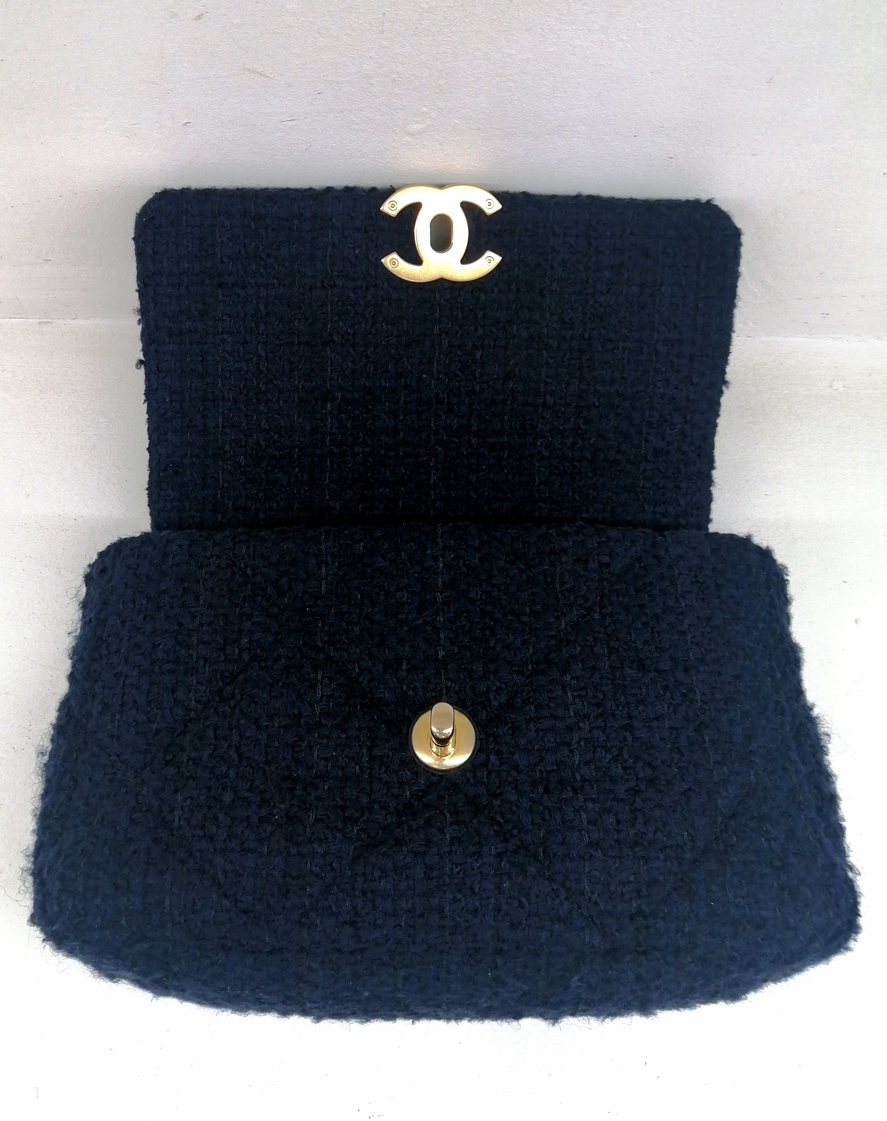 CHANEL 19 TWEED