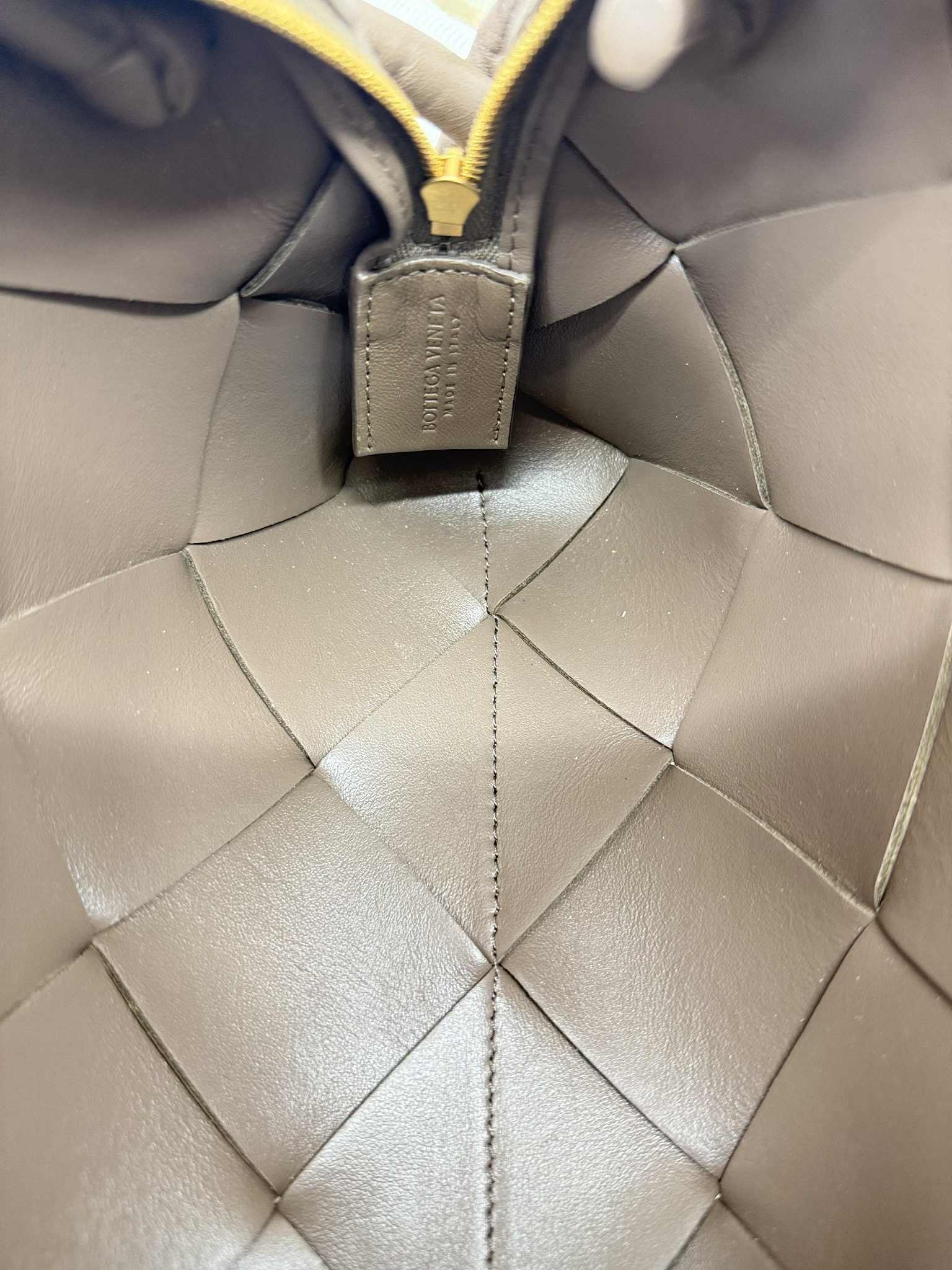 BOTTEGA VENETA CAMERA BAG.