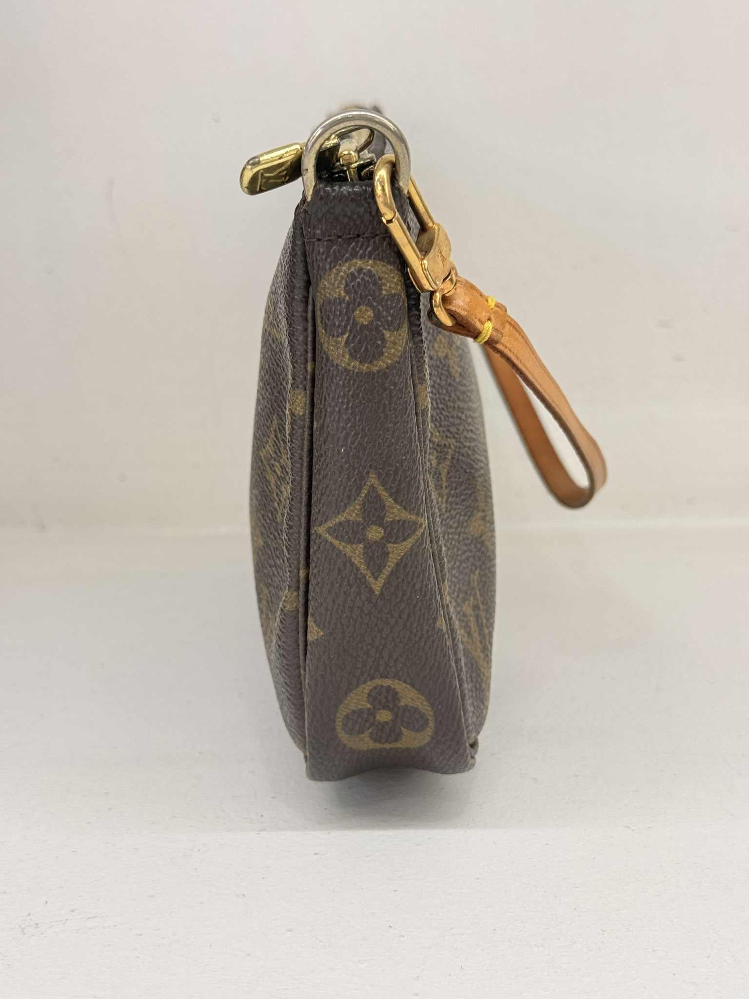 LOUIS VUITTON POCHETTE ACCESSOIRES