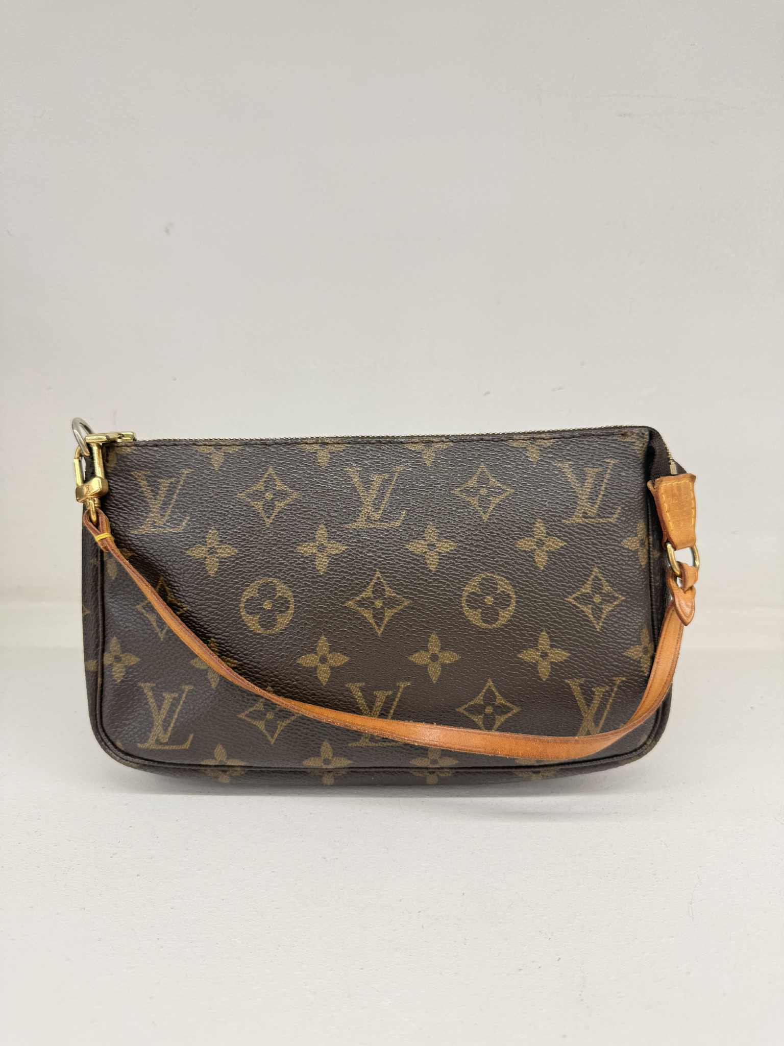LOUIS VUITTON POCHETTE ACCESSOIRES