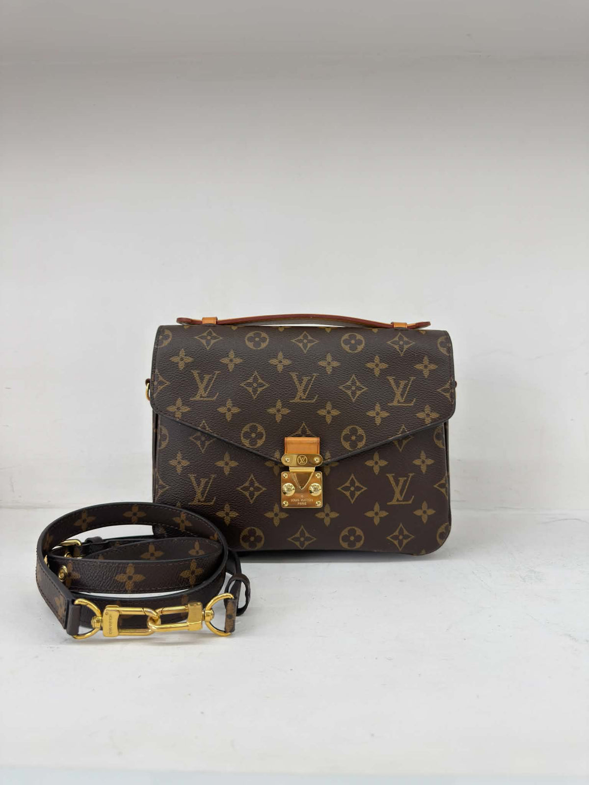 LOUIS VUITTON METIS MONOGRAM.