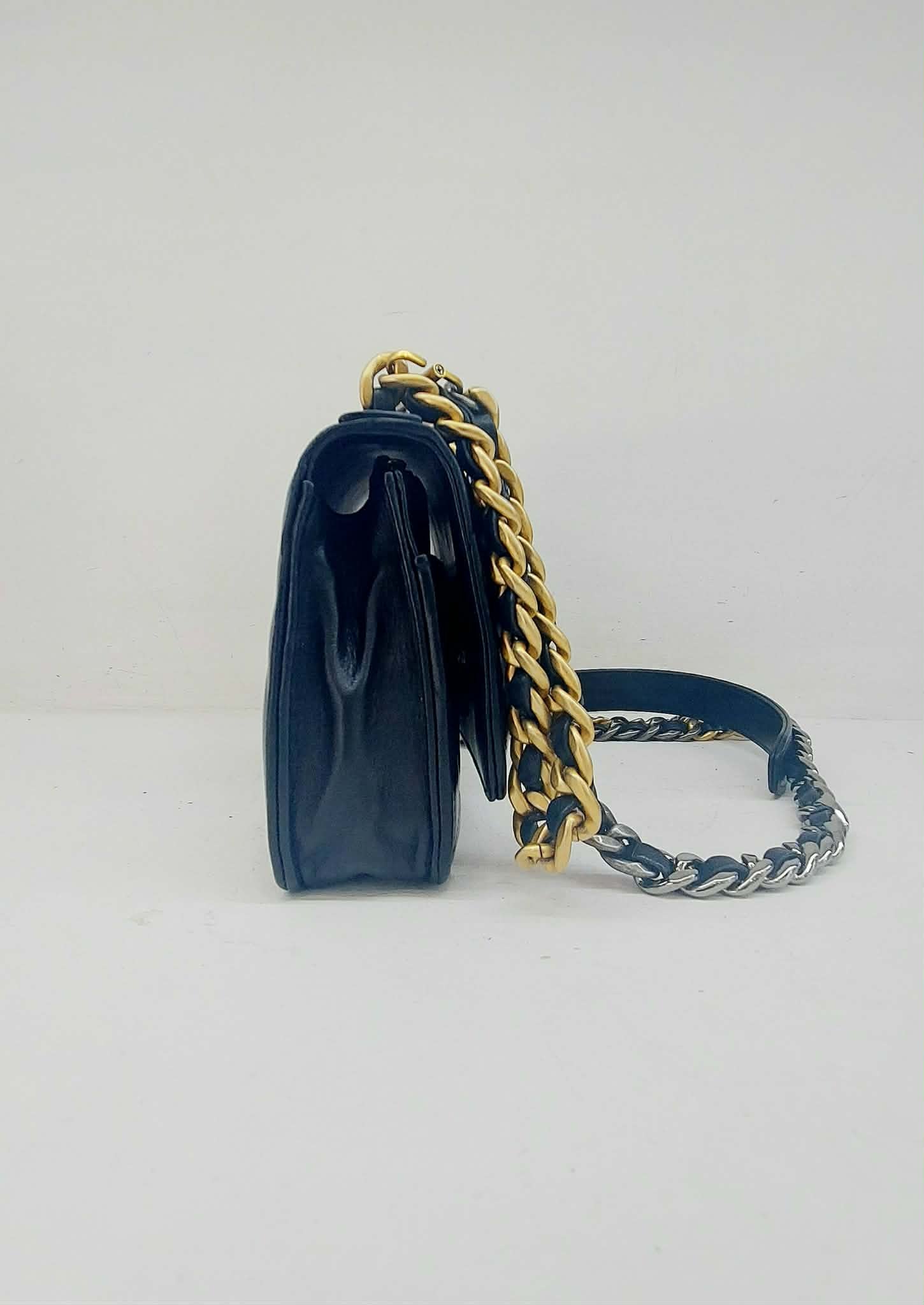 CHANEL WALLET 19