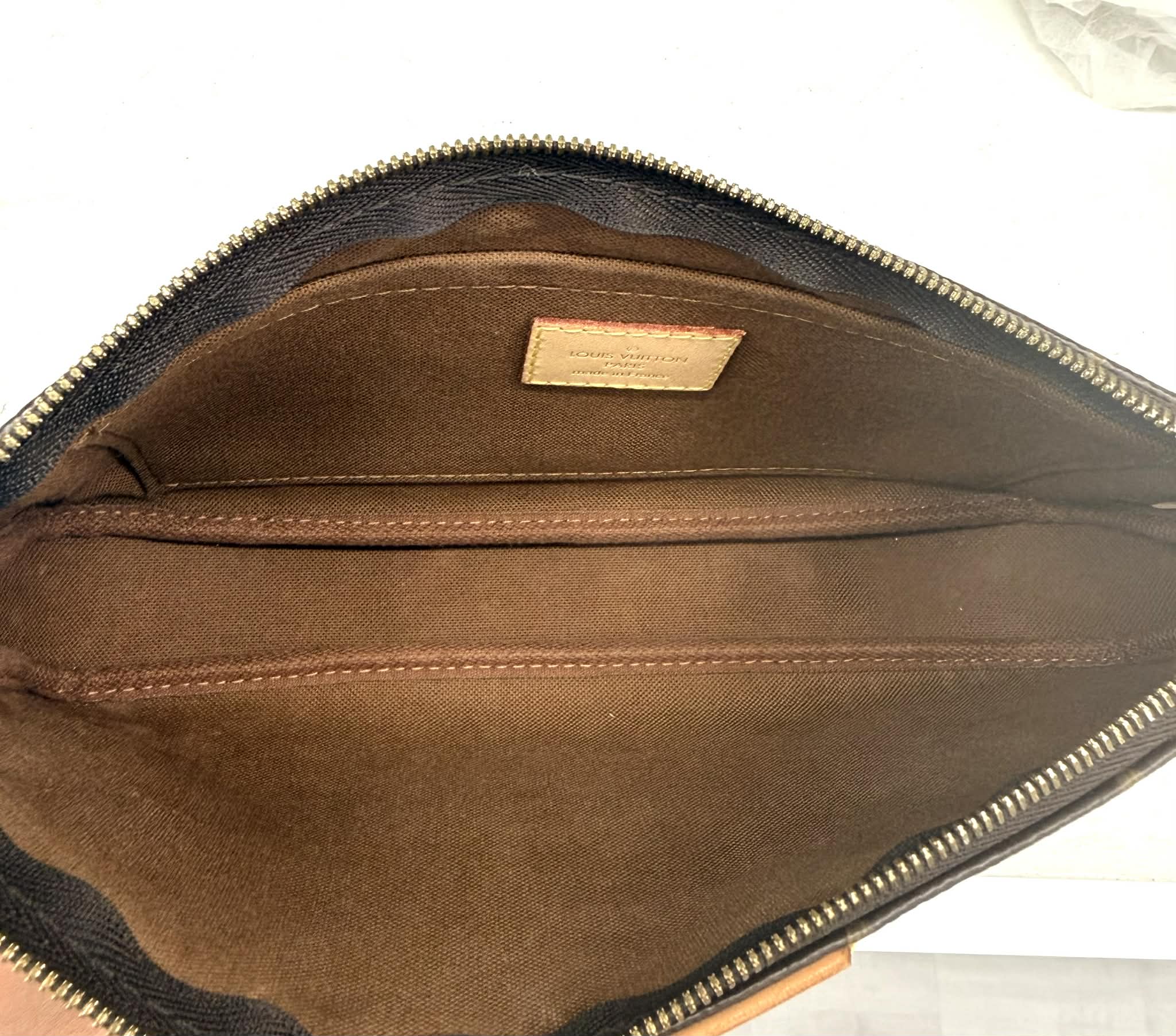 LOUIS VUITTON MULTIPOCHETTE