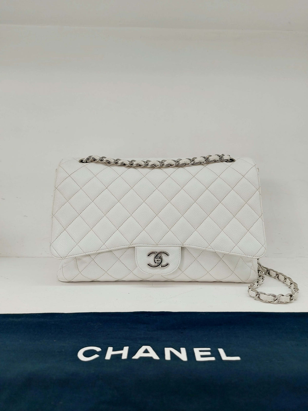 CHANEL MAXI JUMBO CLASSIC FLAP