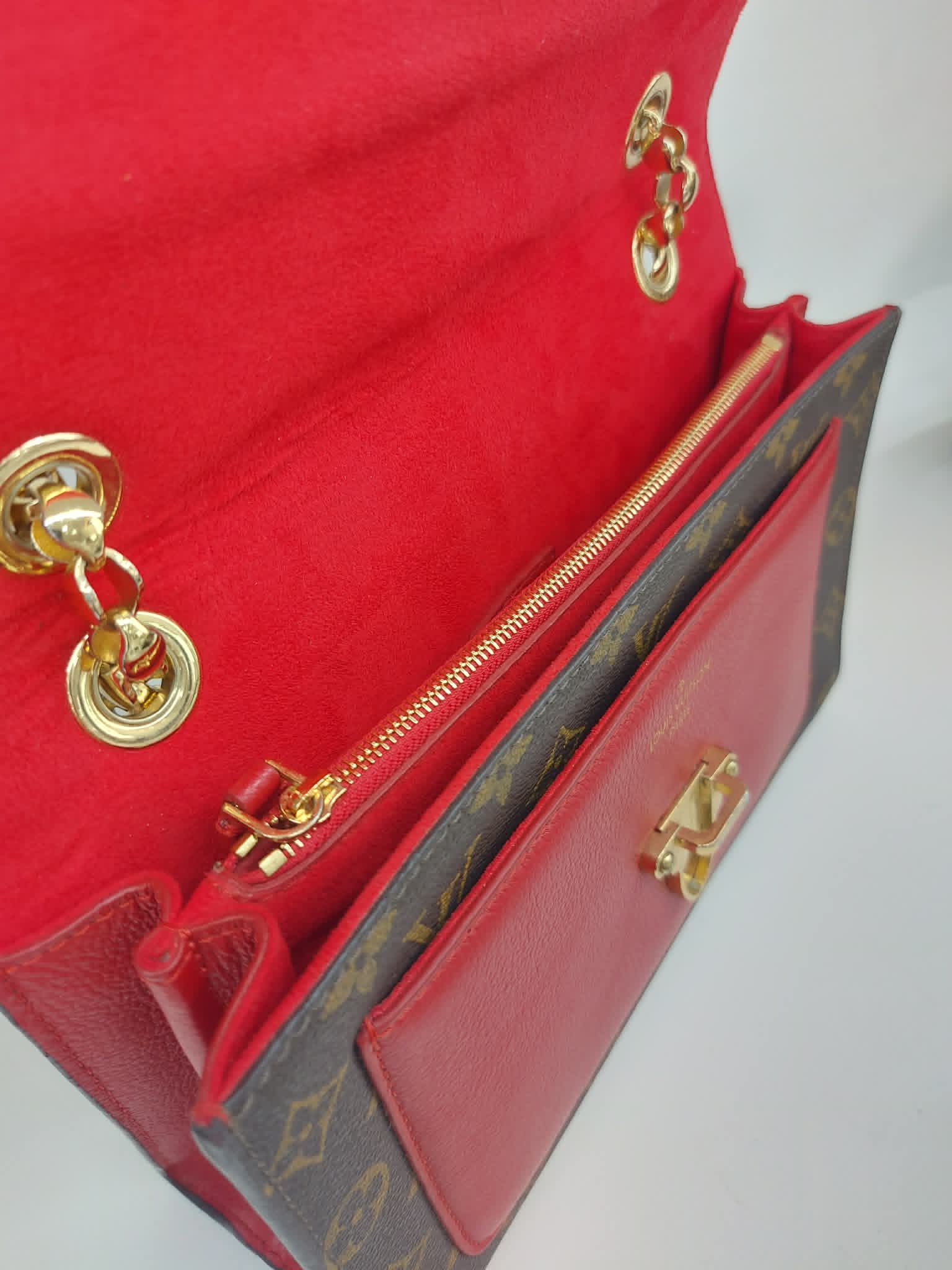 LOUIS VUITTON VICTOIRE
