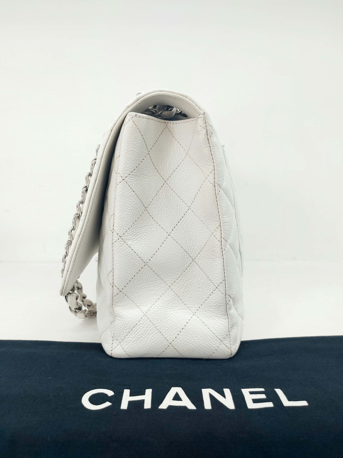 CHANEL MAXI JUMBO CLASSIC FLAP