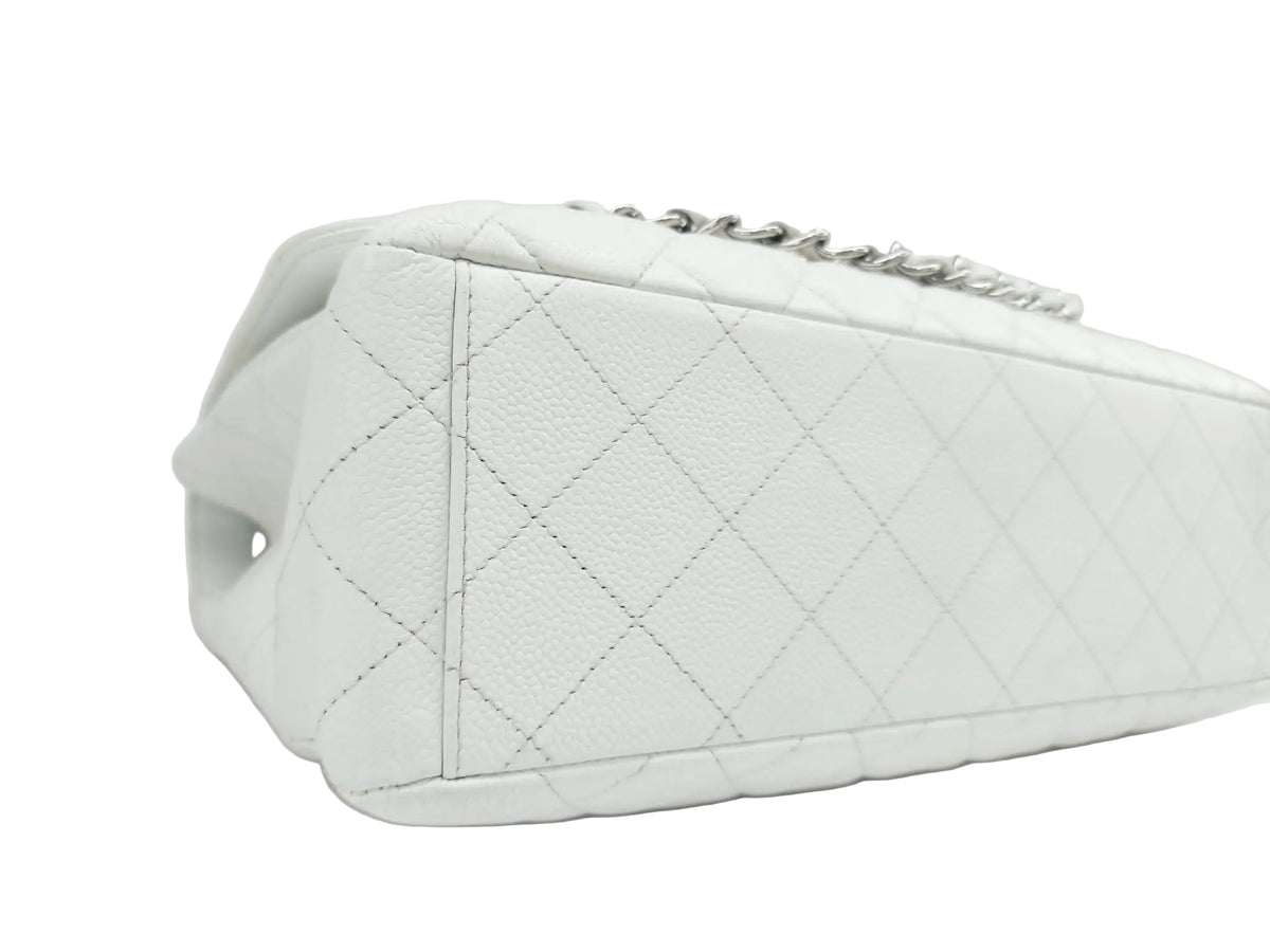 CHANEL MAXI JUMBO CLASSIC FLAP