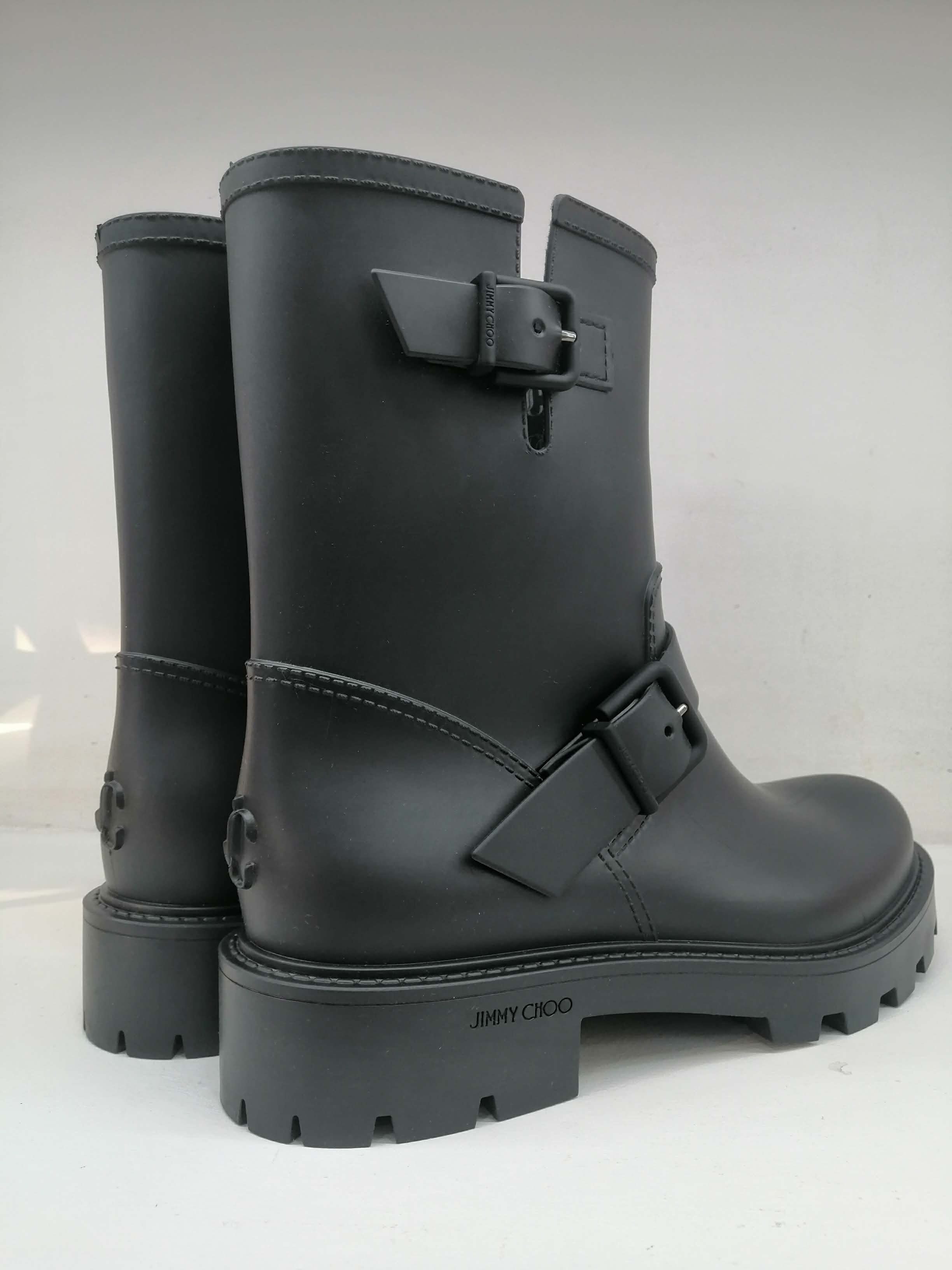 JIMMY CHOO STIVALETTI YAEL IN GOMMA N40
