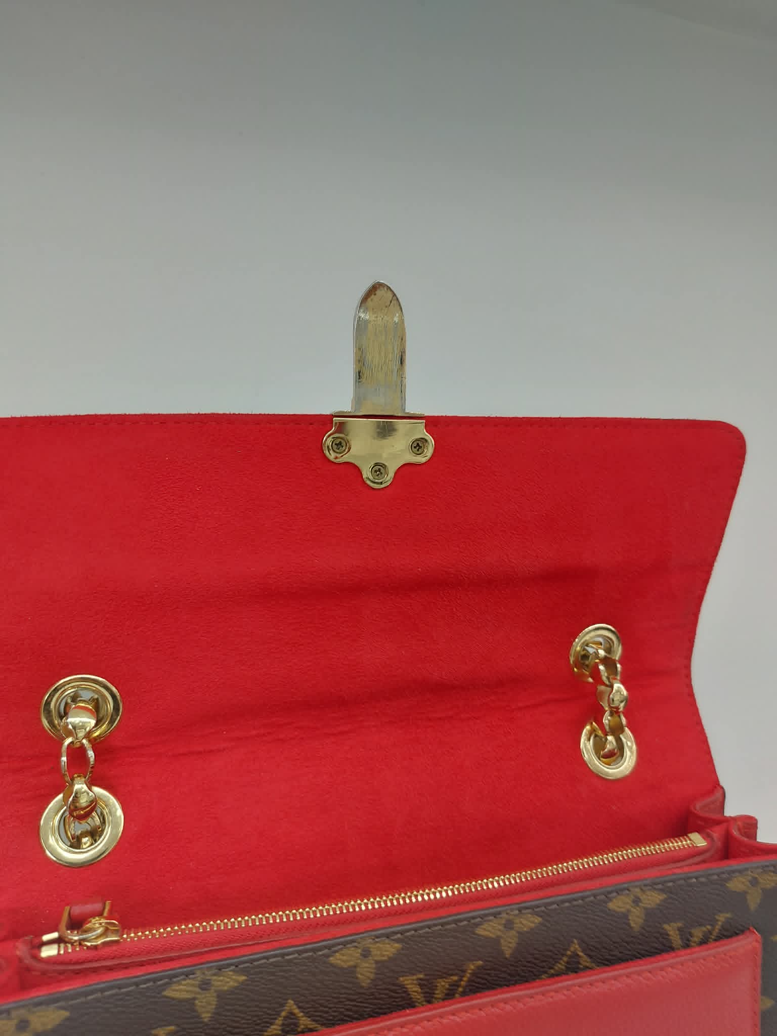 LOUIS VUITTON VICTOIRE
