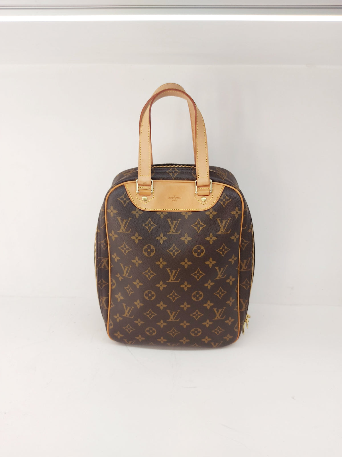 LOUIS VUITTON EXCURSION