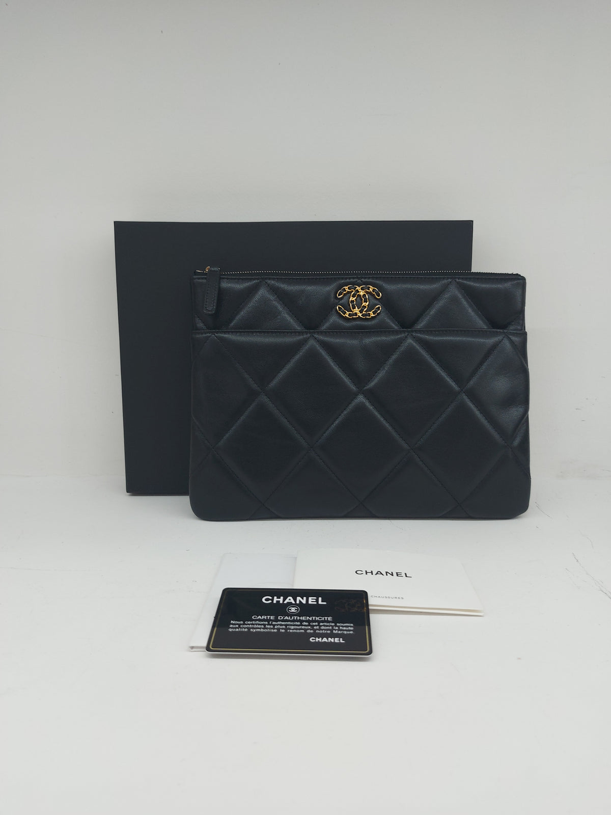 CHANEL 19 POCHETTE BLACK