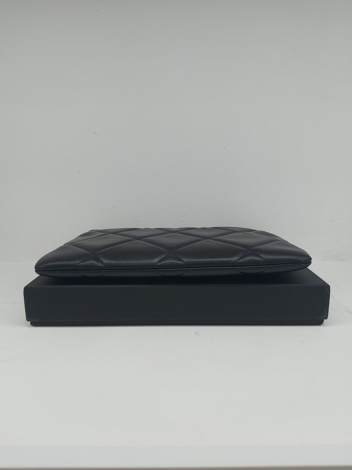CHANEL 19 POCHETTE BLACK