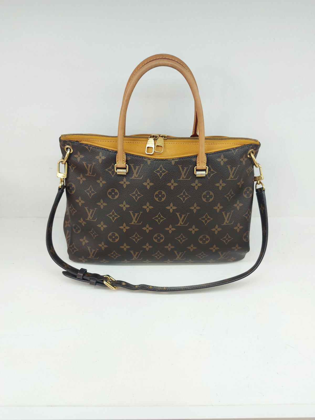 LOUIS VUITTON PALLAS MM