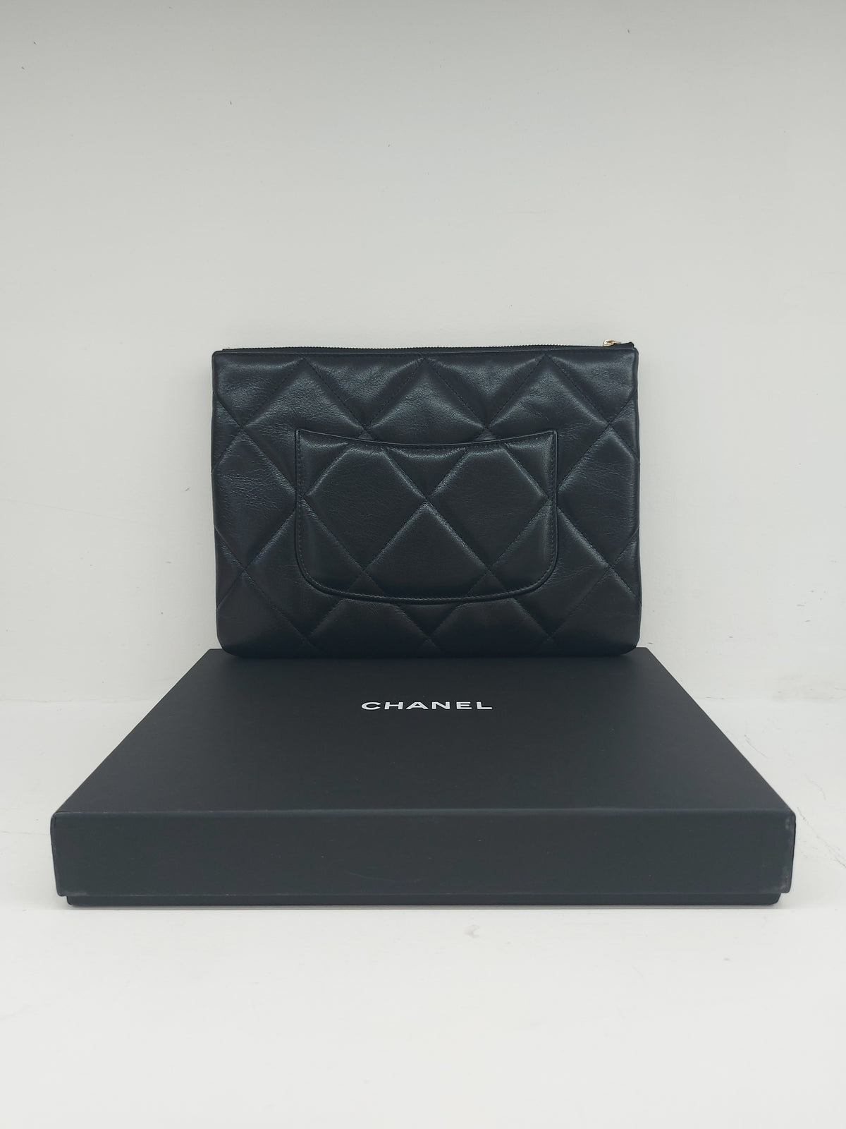 CHANEL 19 POCHETTE BLACK