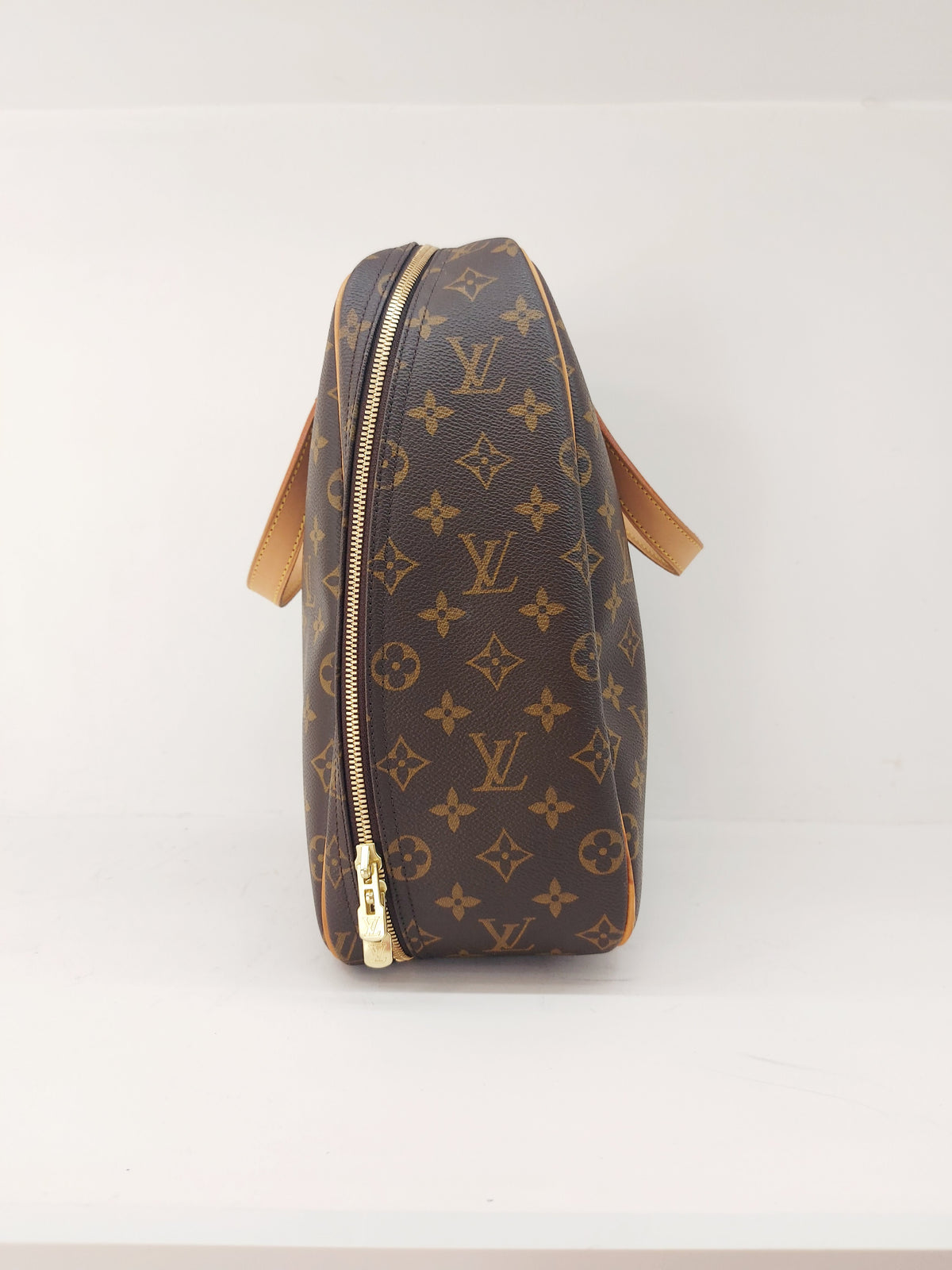LOUIS VUITTON EXCURSION