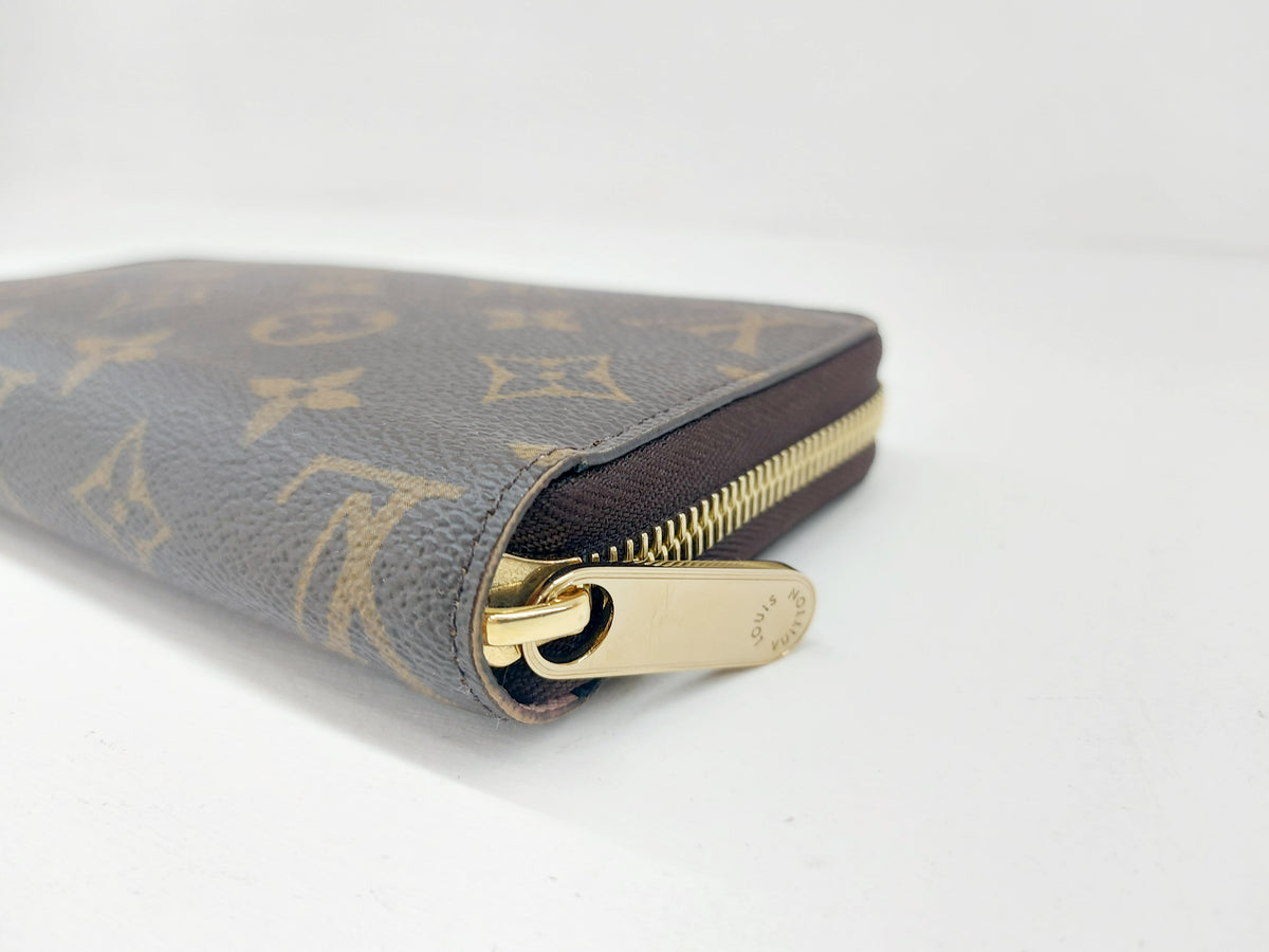 LOUIS VUITTON ZIPPY