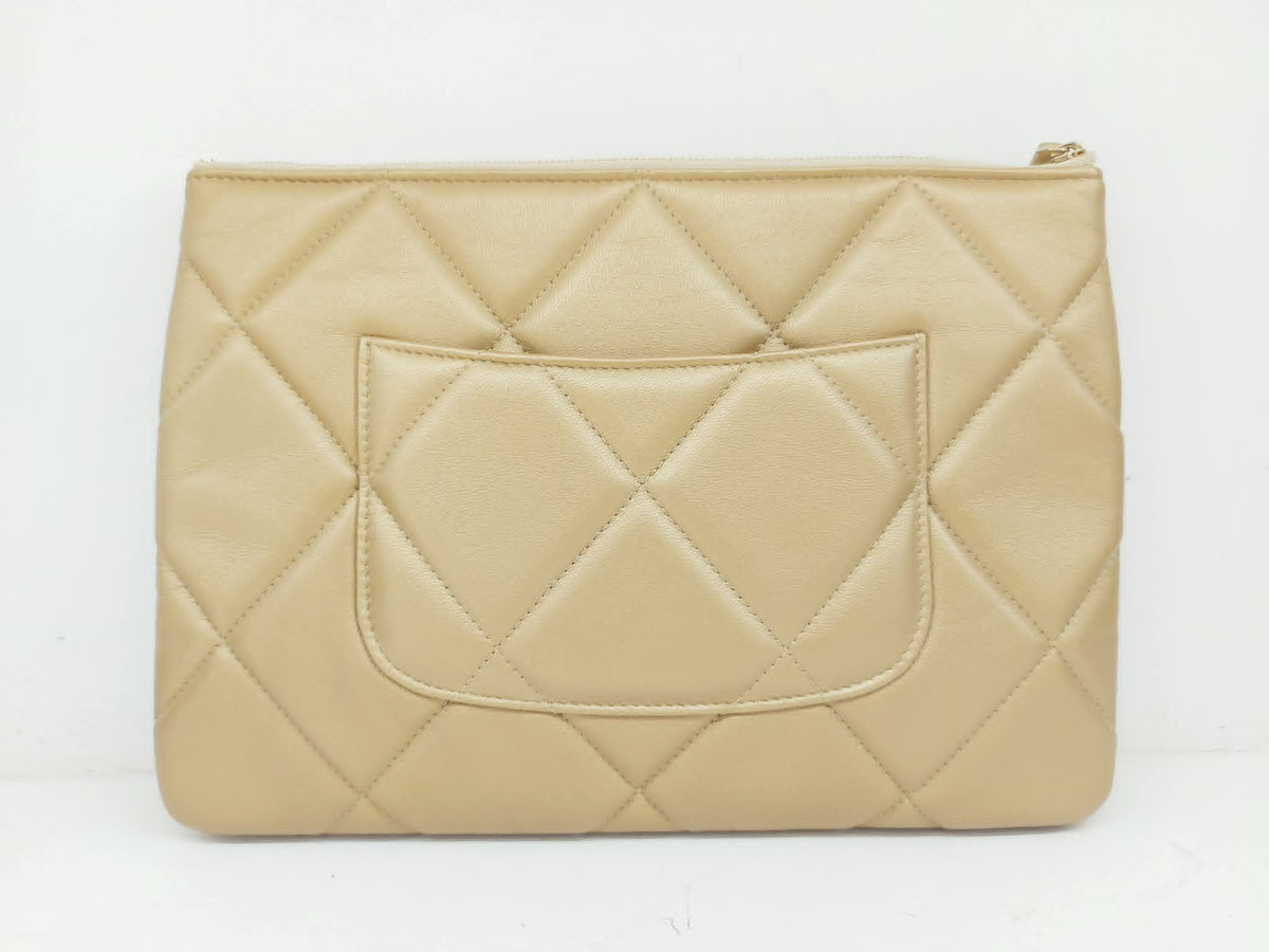 CHANEL POCHETTE 19
