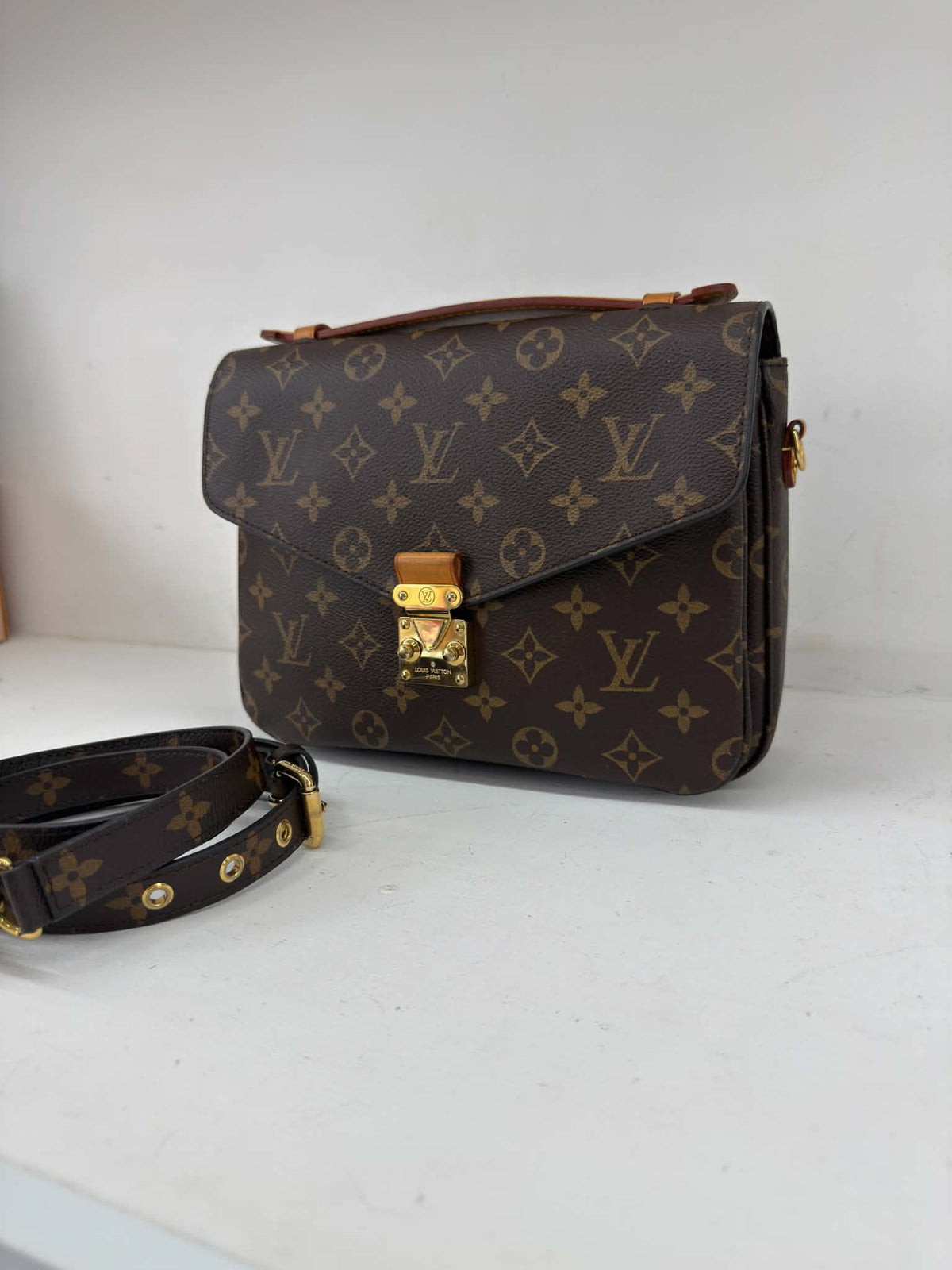 LOUIS VUITTON METIS MONOGRAM.