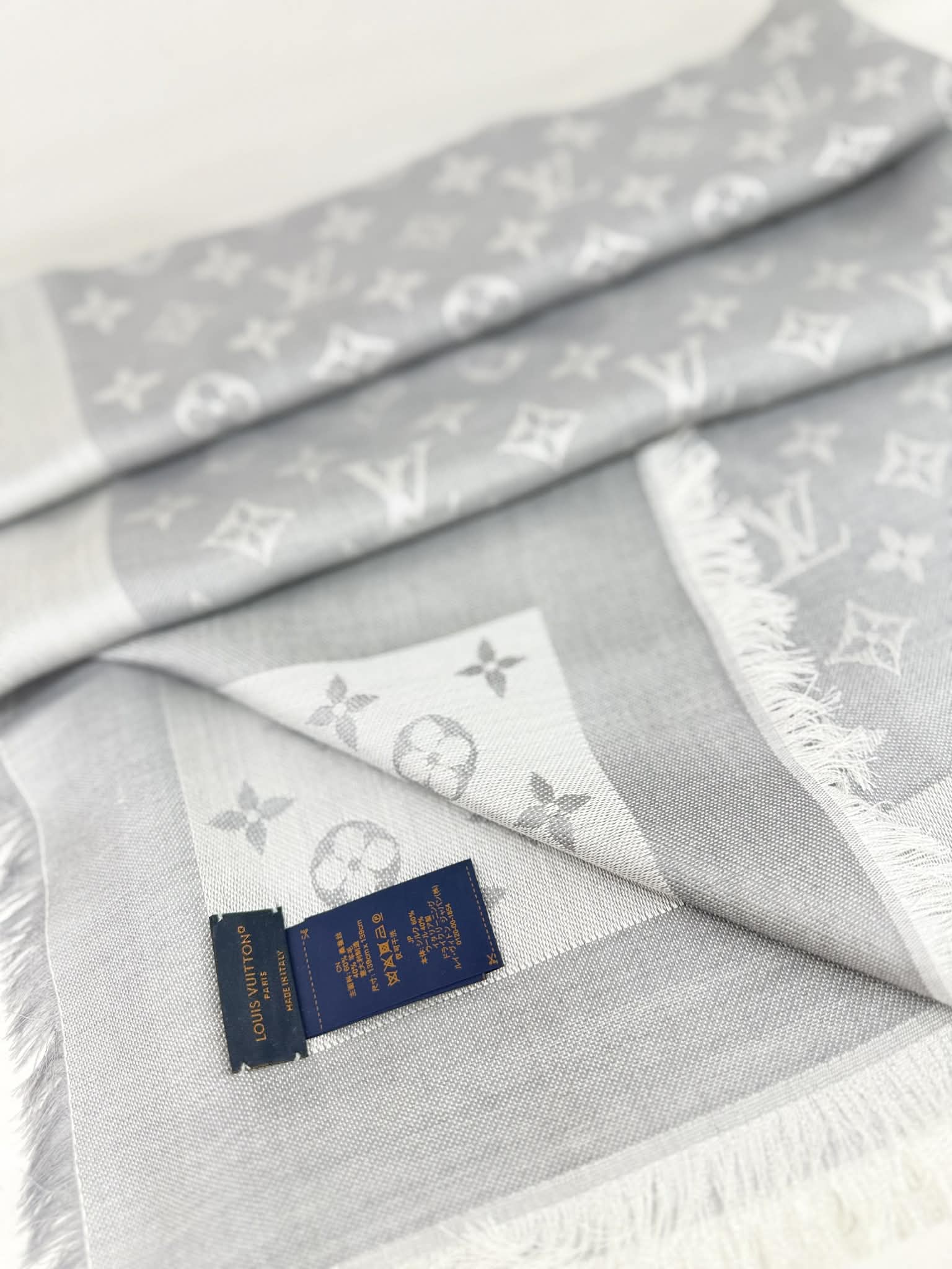 LOUIS VUITTON STOLA GRIGIA