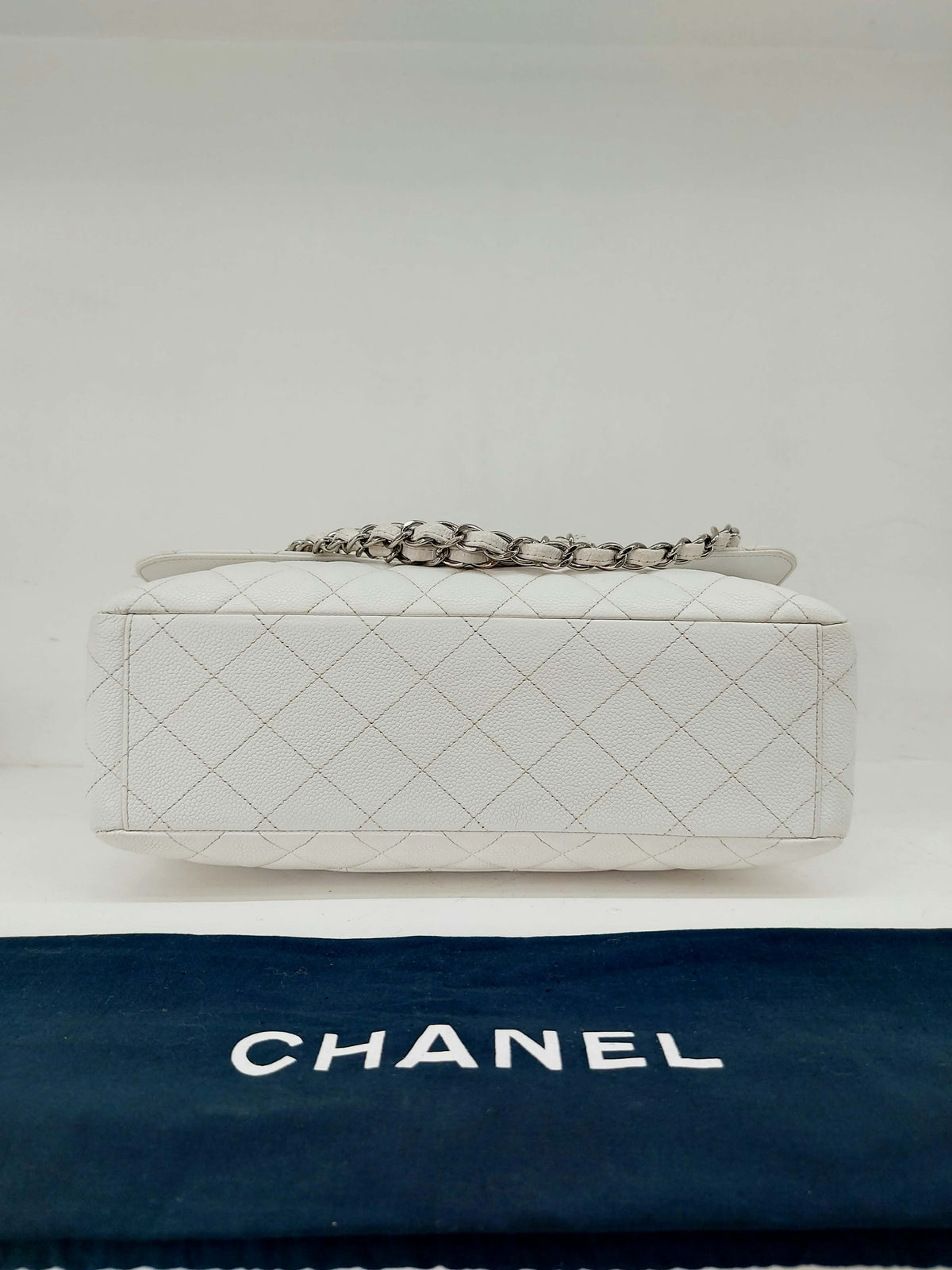 CHANEL MAXI JUMBO CLASSIC FLAP