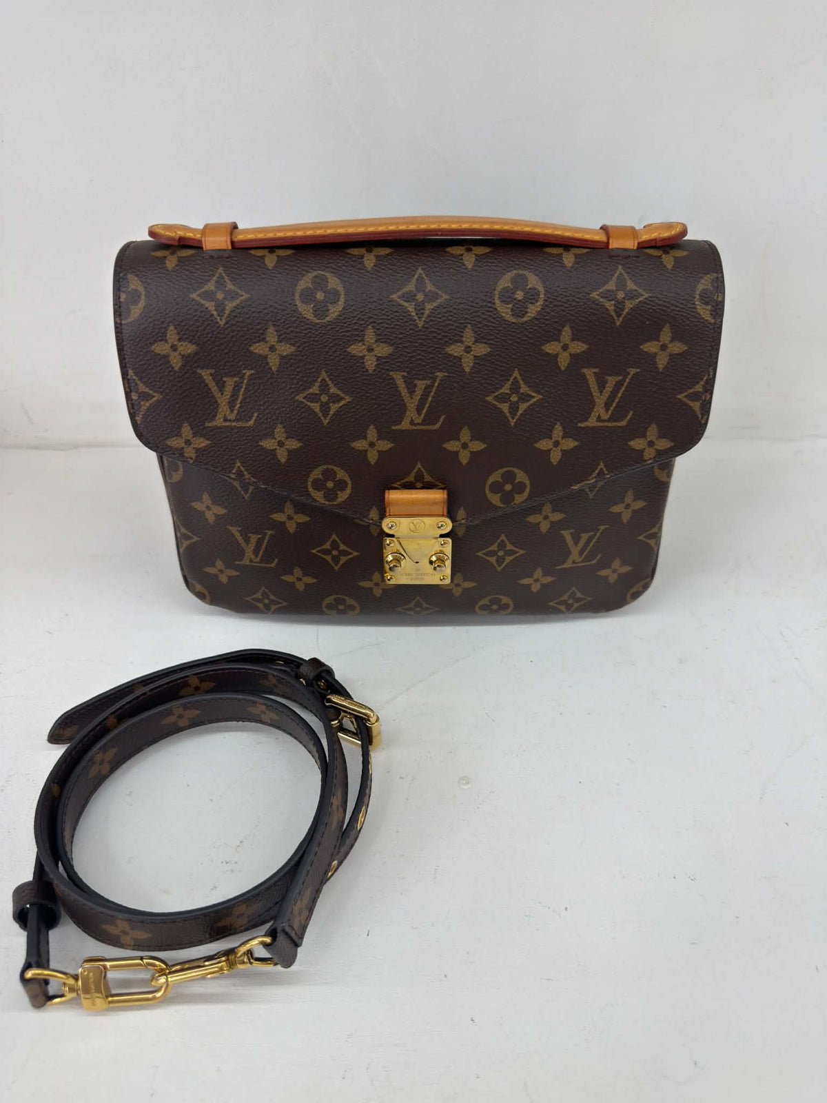 LOUIS VUITTON METIS MONOGRAM.
