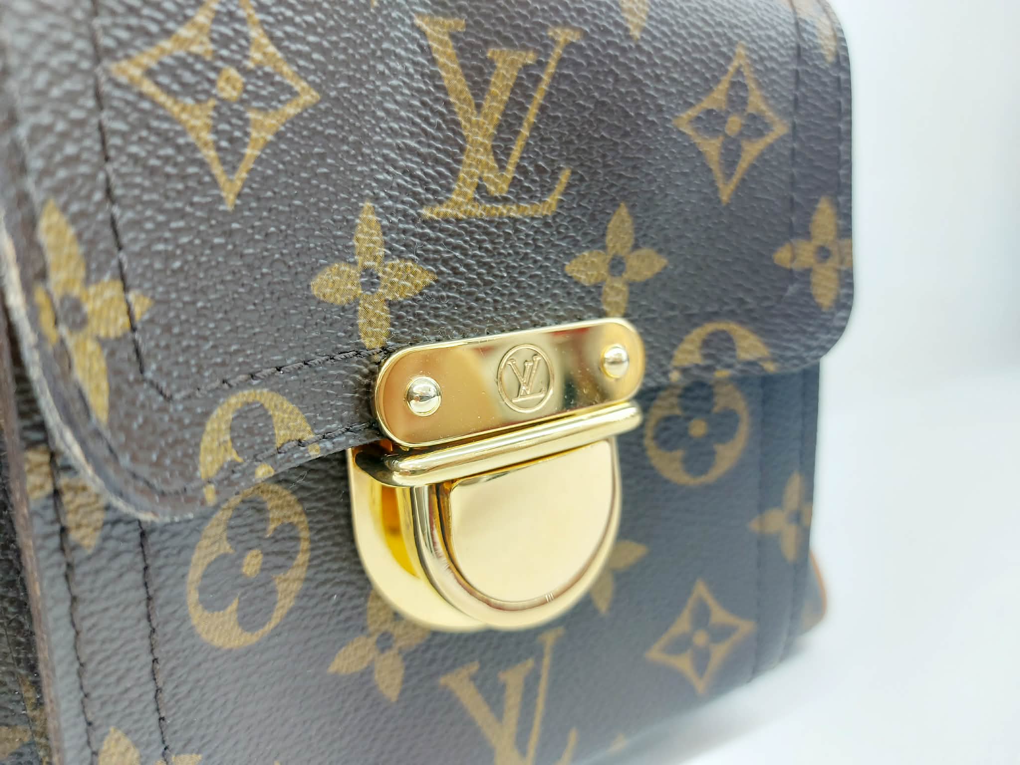 LOUIS VUITTON MANHATTAN GM