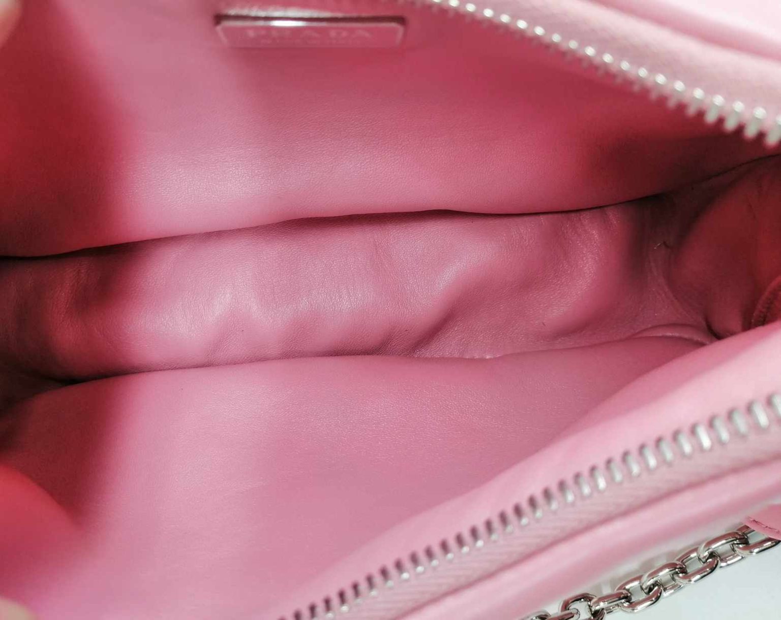Prada Re-Edition 2005 in pelle