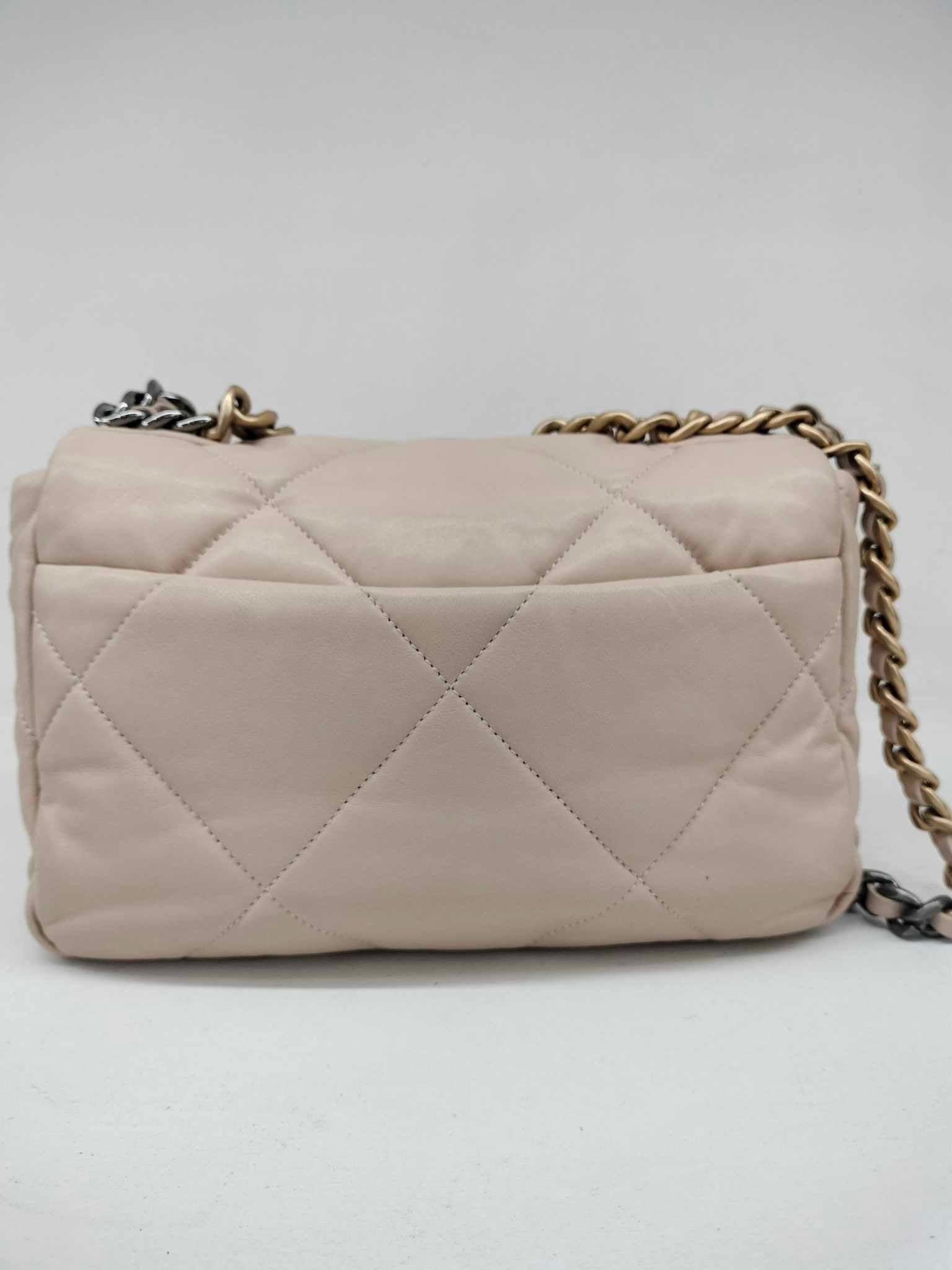 Chanel 19 small