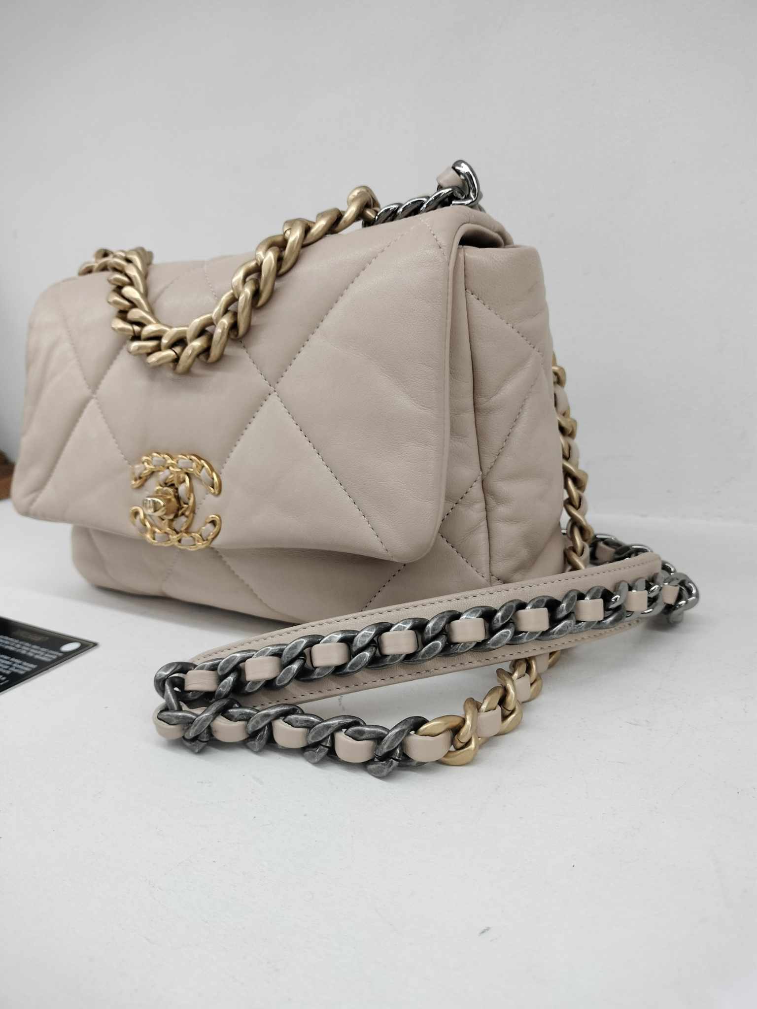 Chanel 19 small
