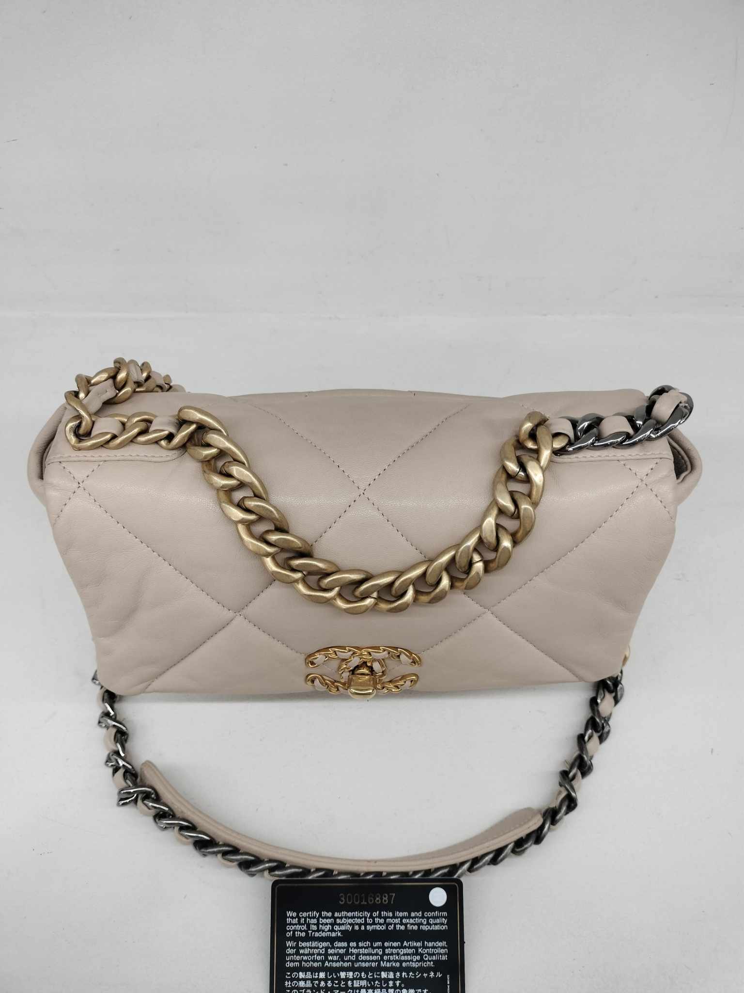 Chanel 19 small
