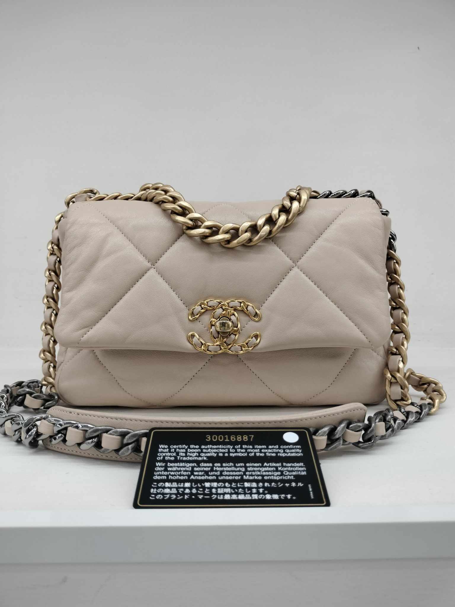 Chanel 19 small