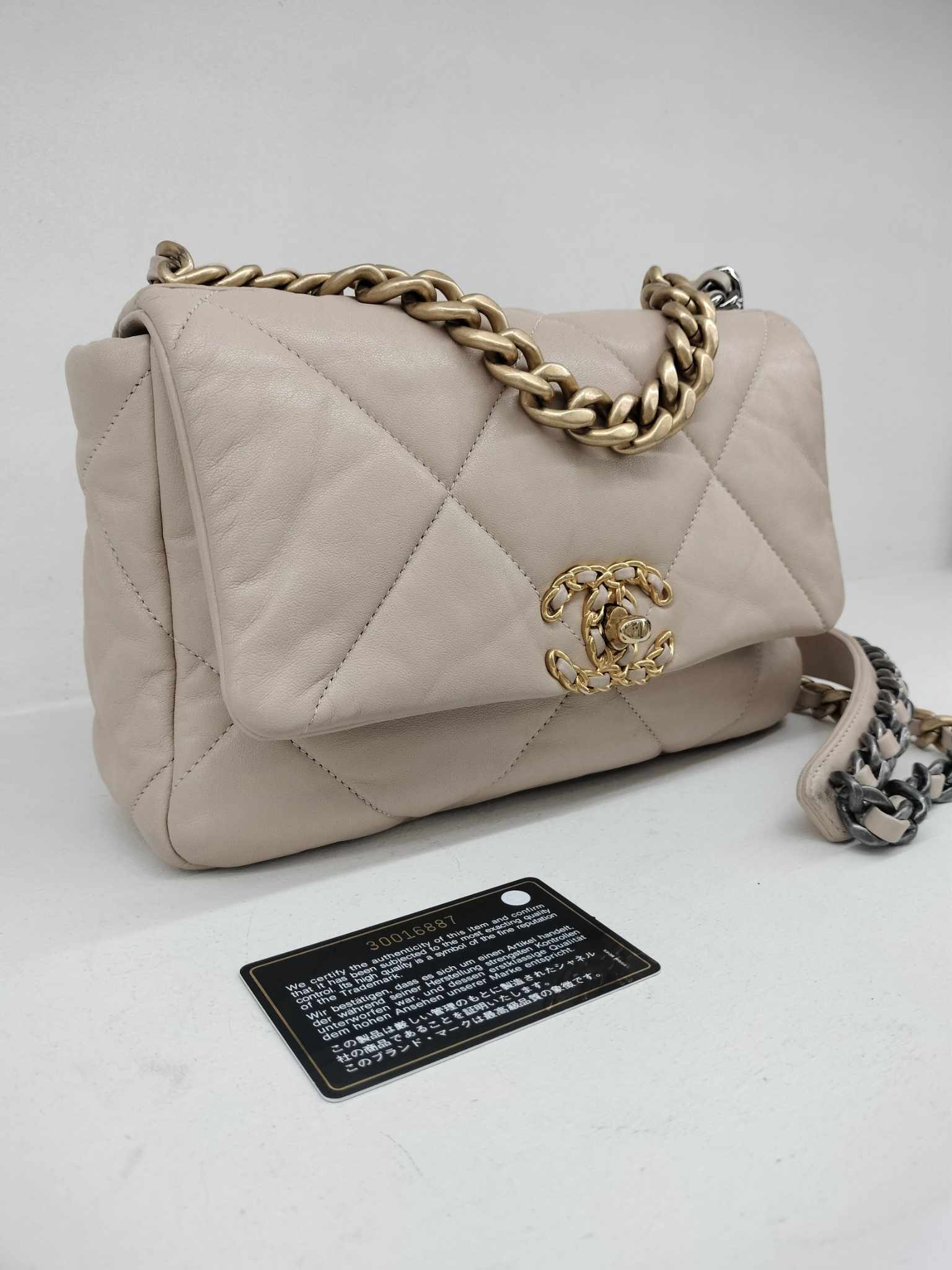 Chanel 19 small
