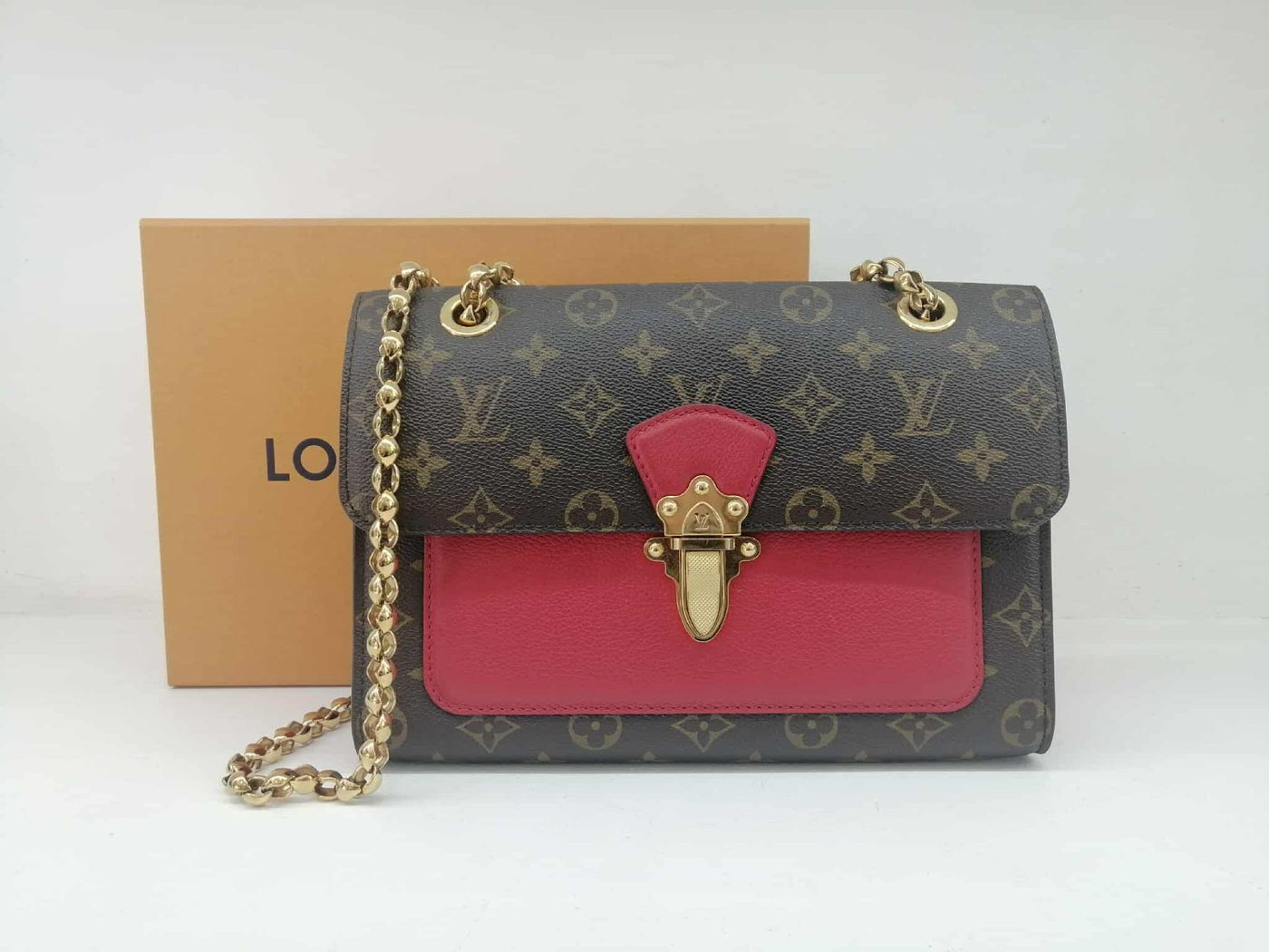 LOUIS VUITTON VICTOIRE R.