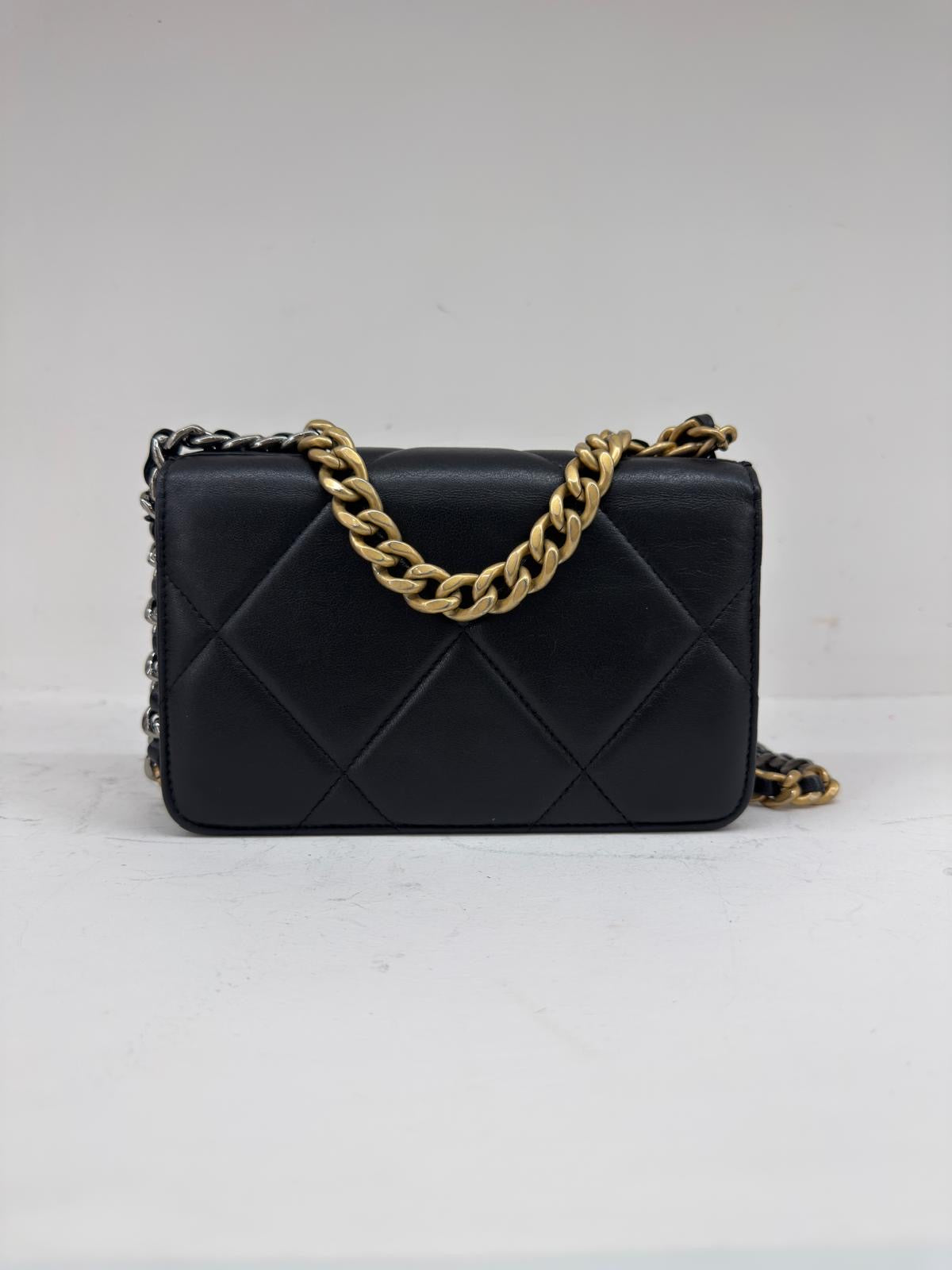 CHANEL WALLET 19