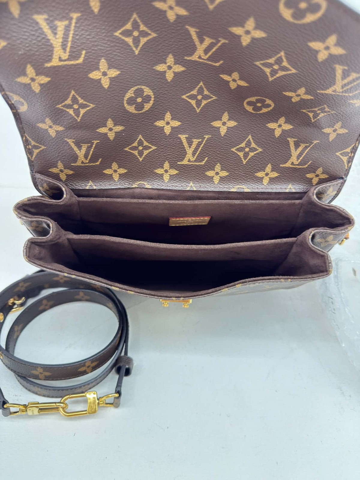 LOUIS VUITTON METIS MONOGRAM.
