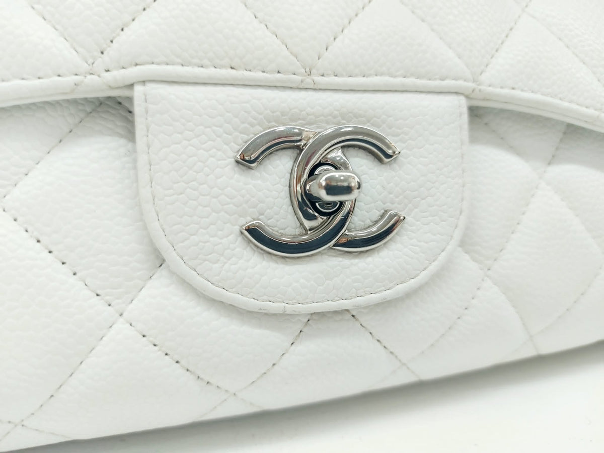 CHANEL MAXI JUMBO CLASSIC FLAP