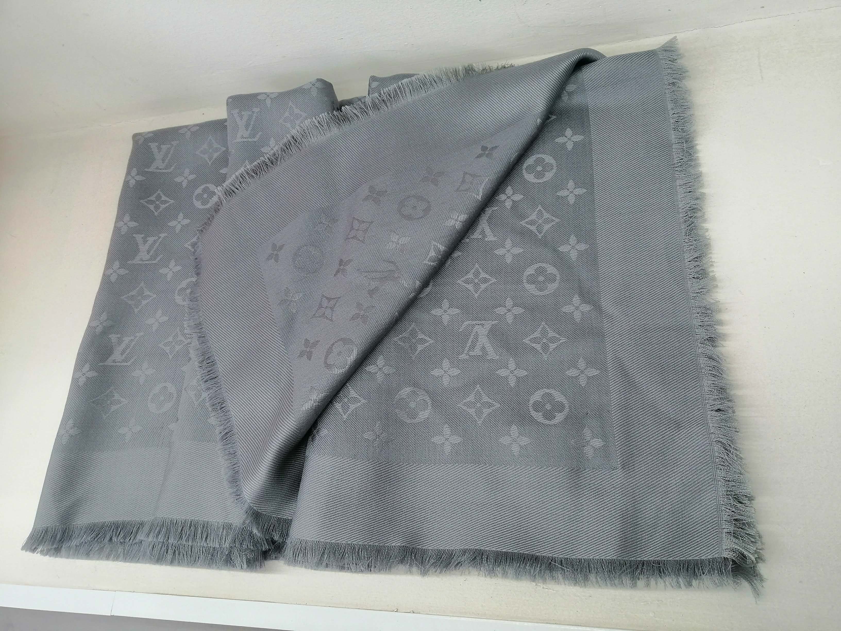 LOUIS VUITTON STOLA GRIGIO SCURO