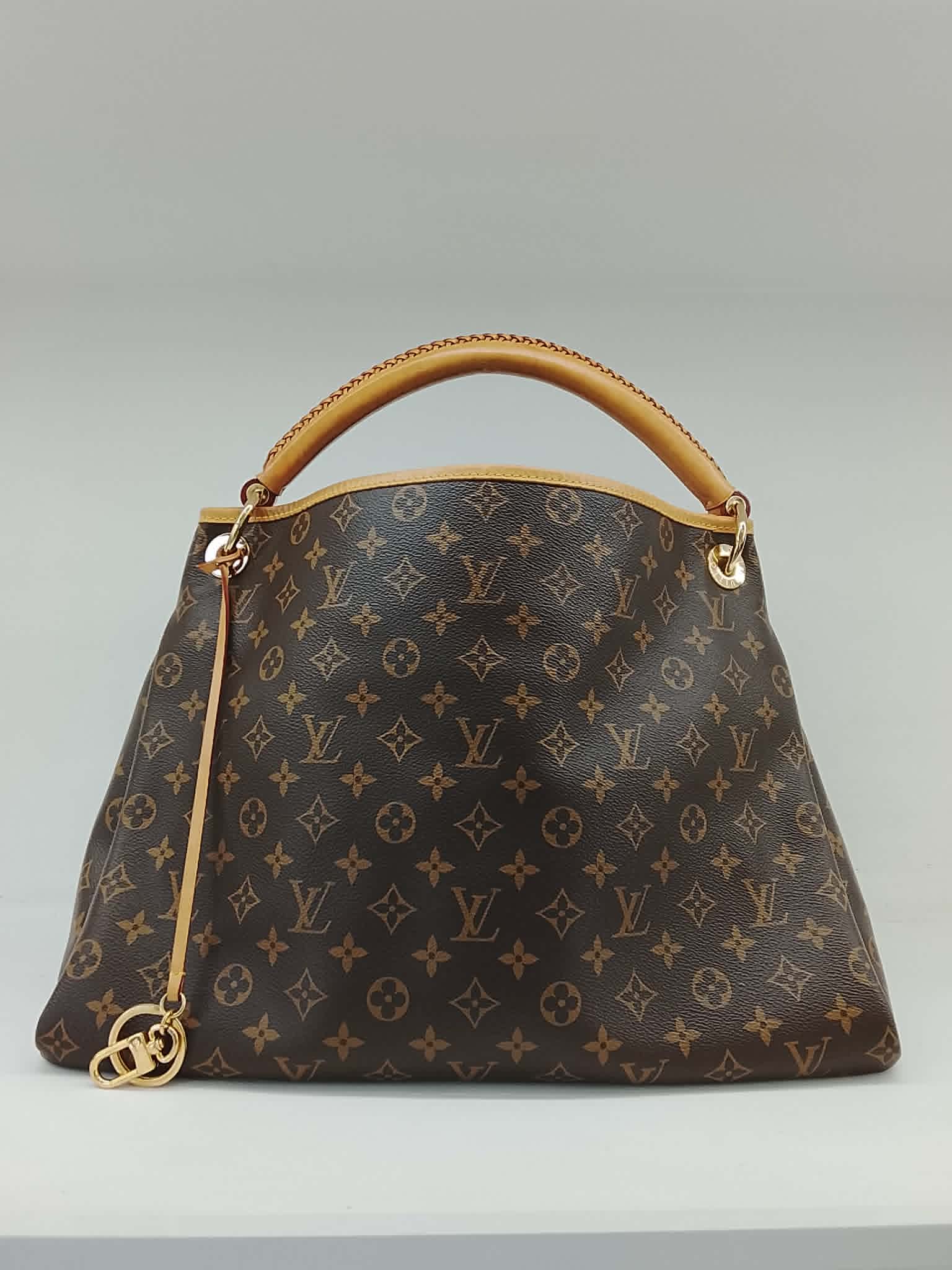 LOUIS VUITTON ASTSY GM