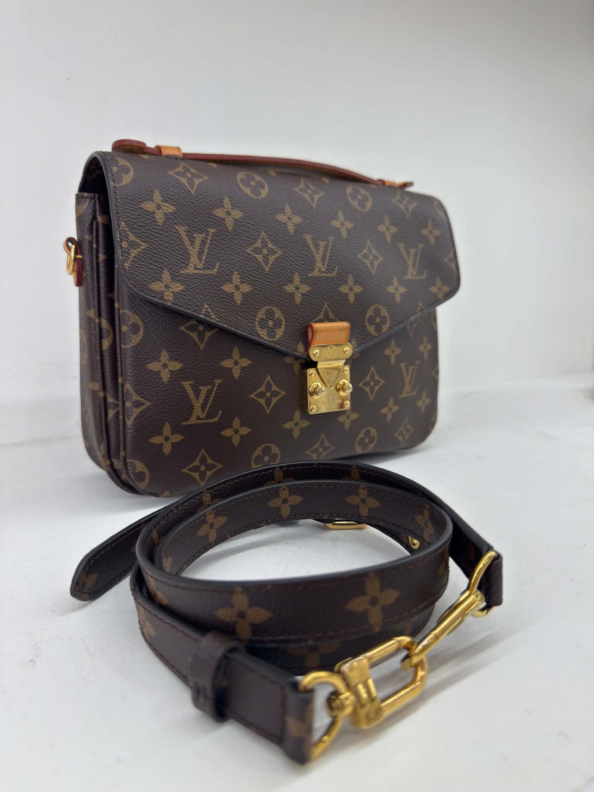 LOUIS VUITTON METIS MONOGRAM.