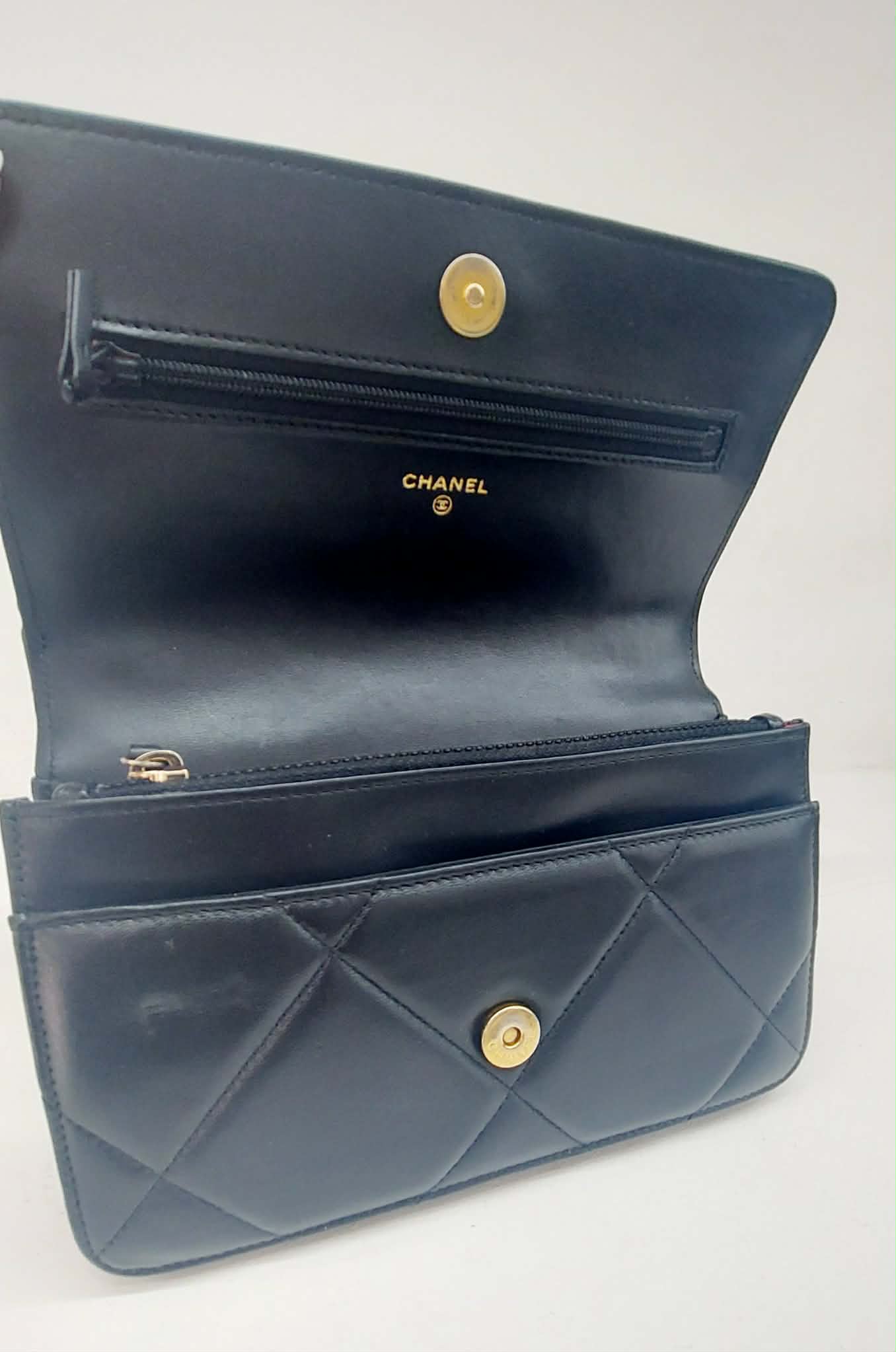 CHANEL WALLET 19