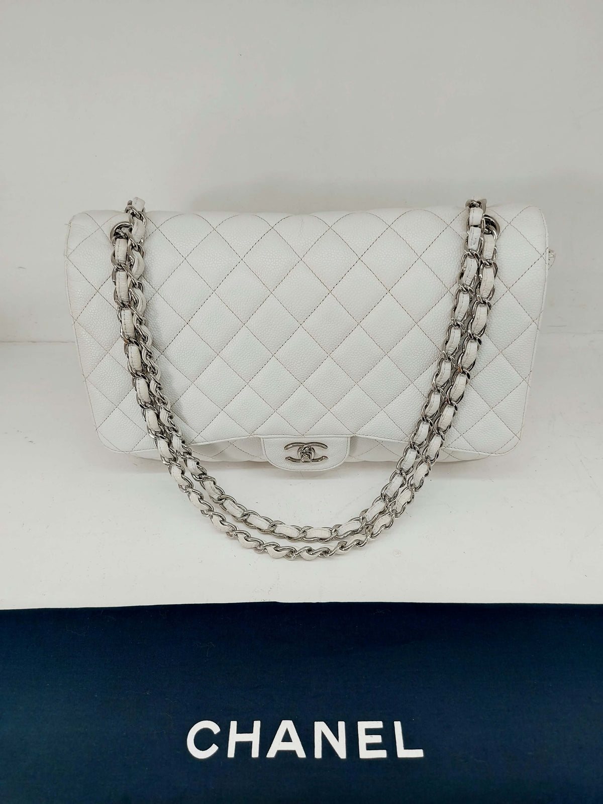 CHANEL MAXI JUMBO CLASSIC FLAP