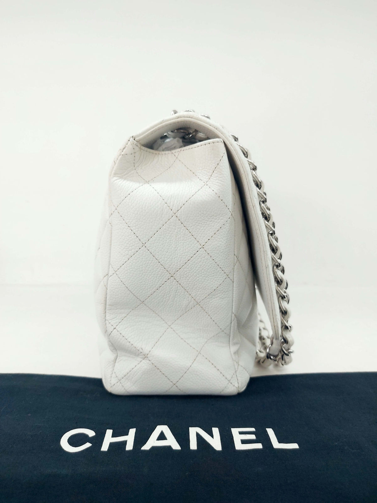 CHANEL MAXI JUMBO CLASSIC FLAP