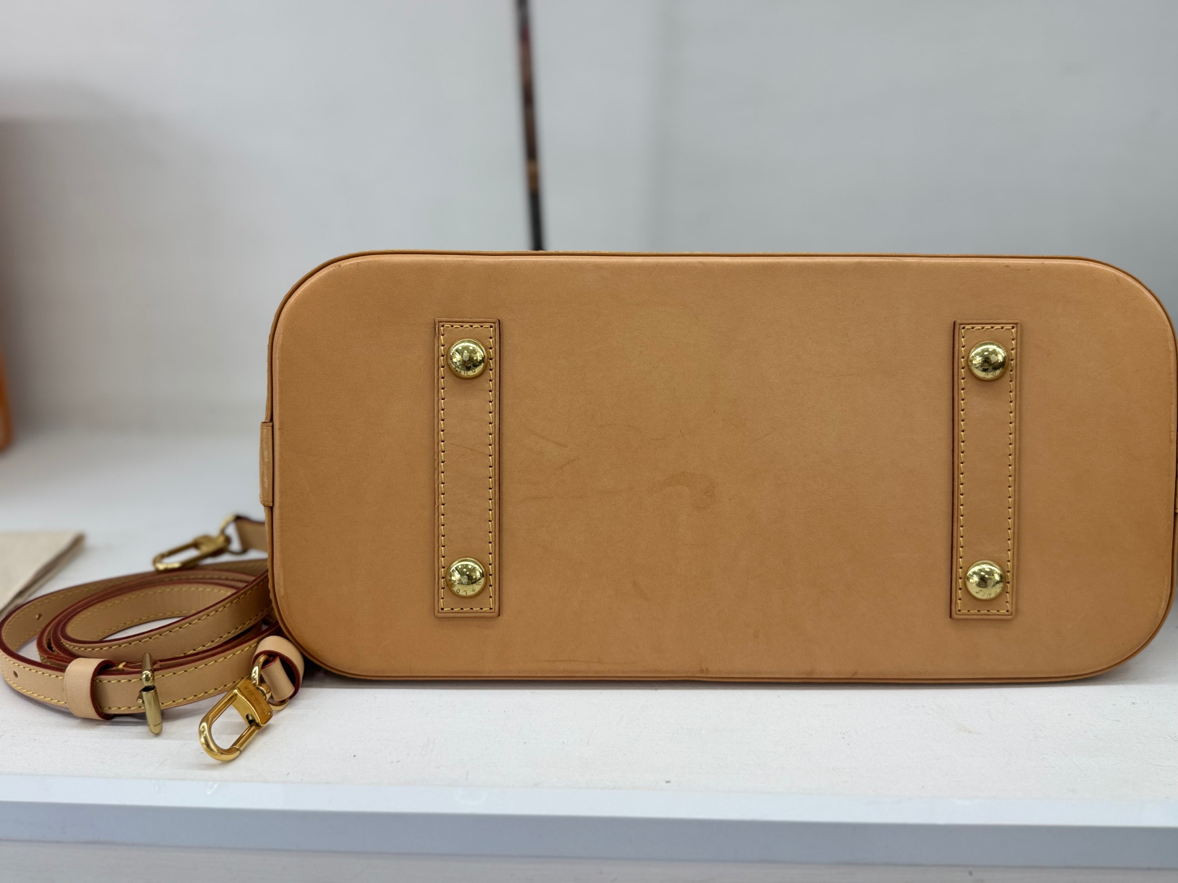 LOUIS VUITTON ALMA GM