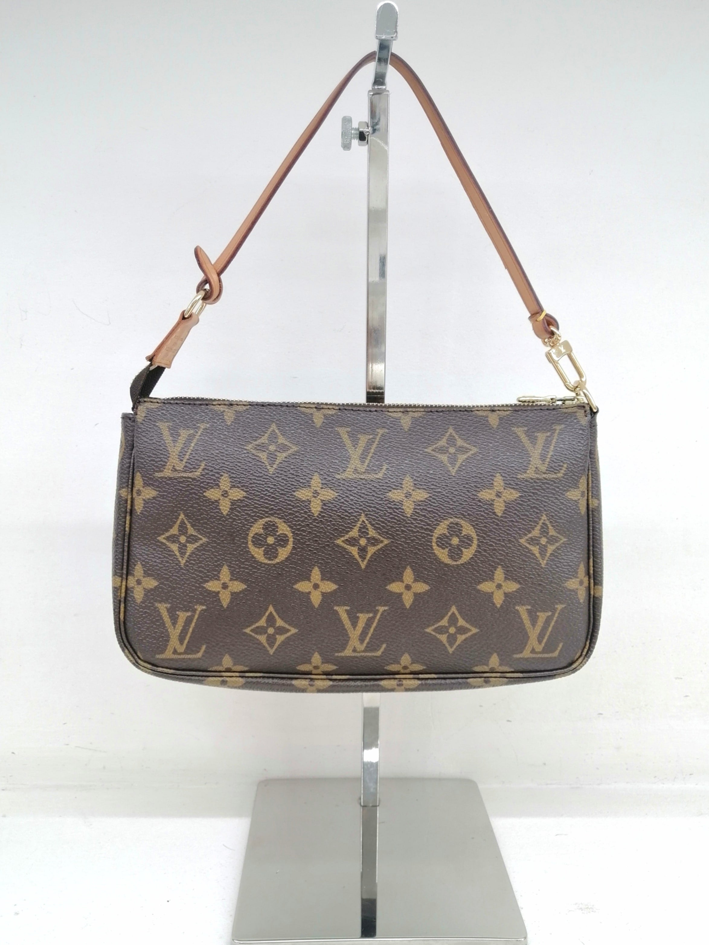 LOUIS VUITTON POCHETTE ACCESSOIRES