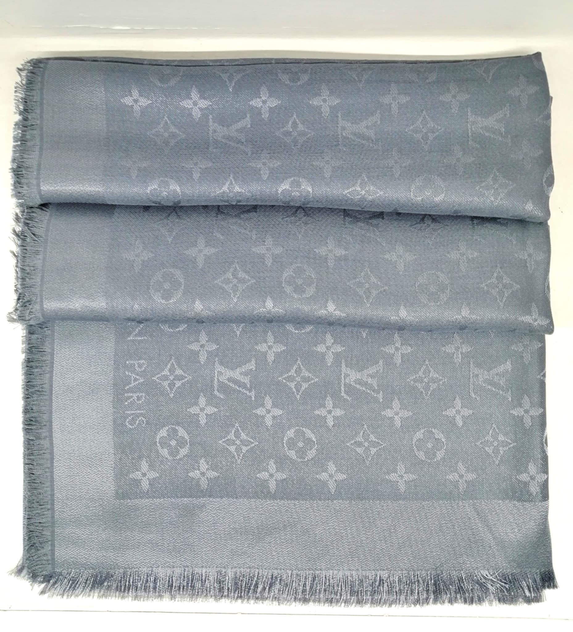 LOUIS VUITTON SCIALLE MONOGRAM SHINE GRIGIO
