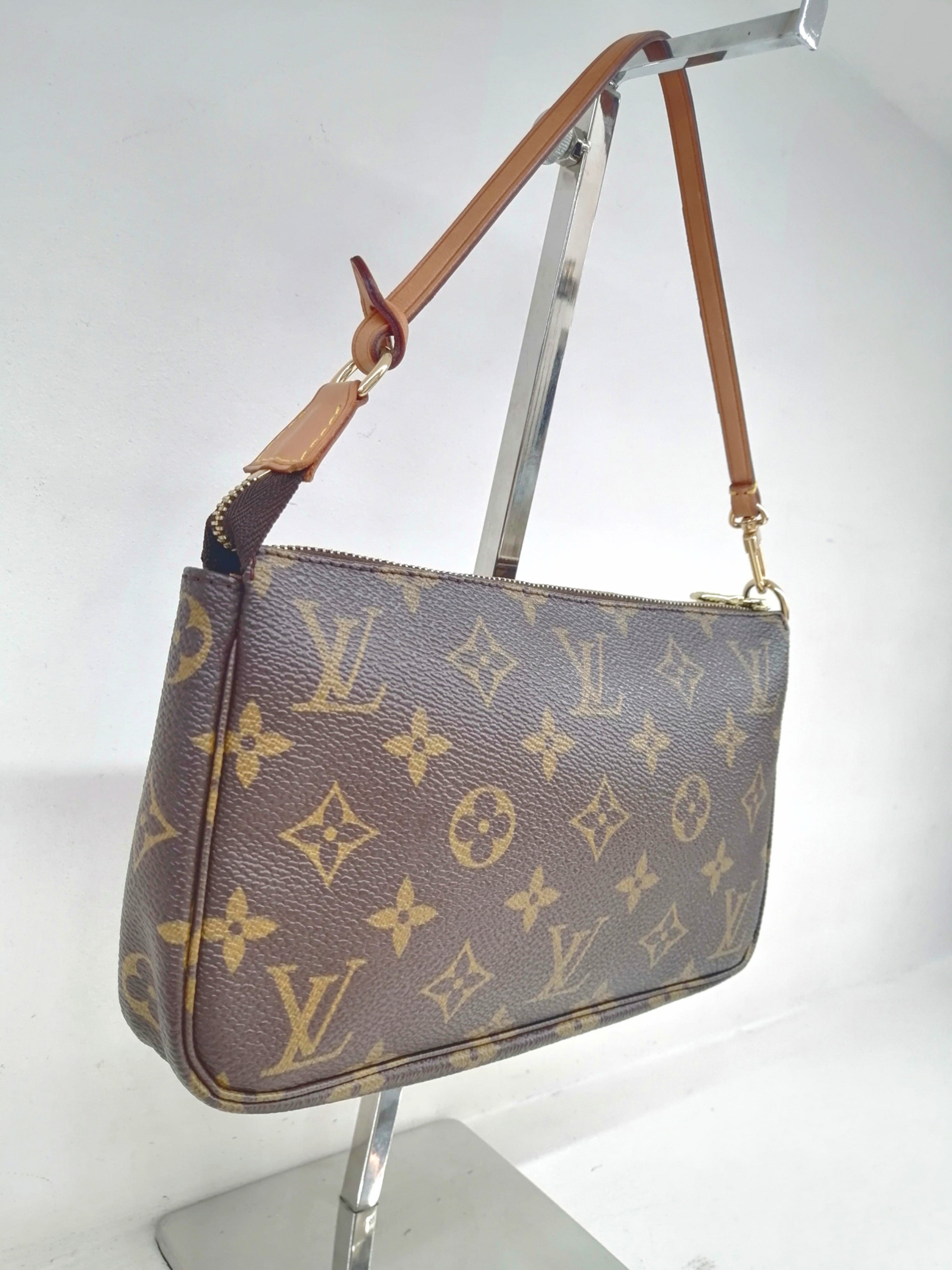 LOUIS VUITTON POCHETTE ACCESSOIRES