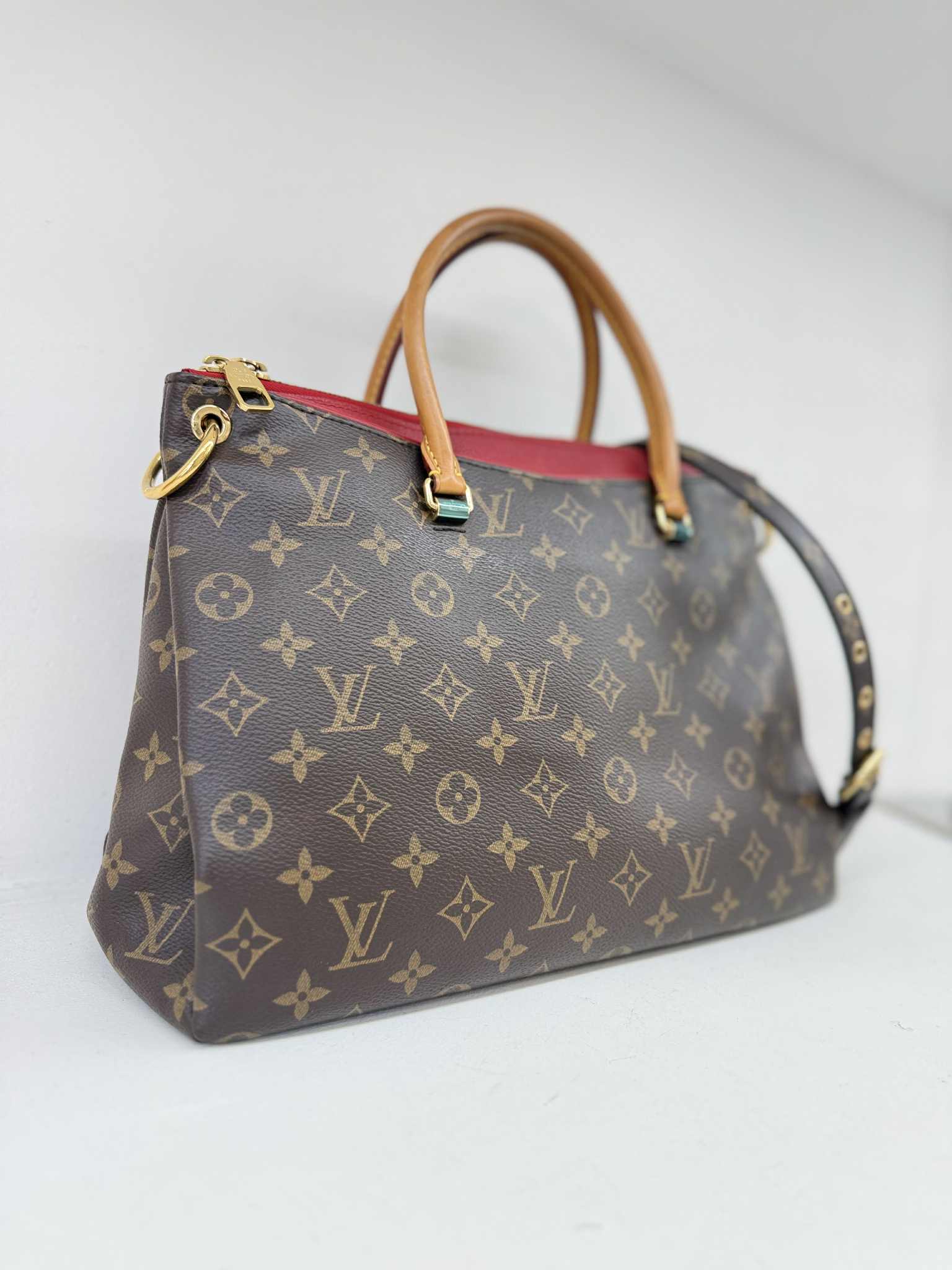 LOUIS VUITTON PALLAS MM